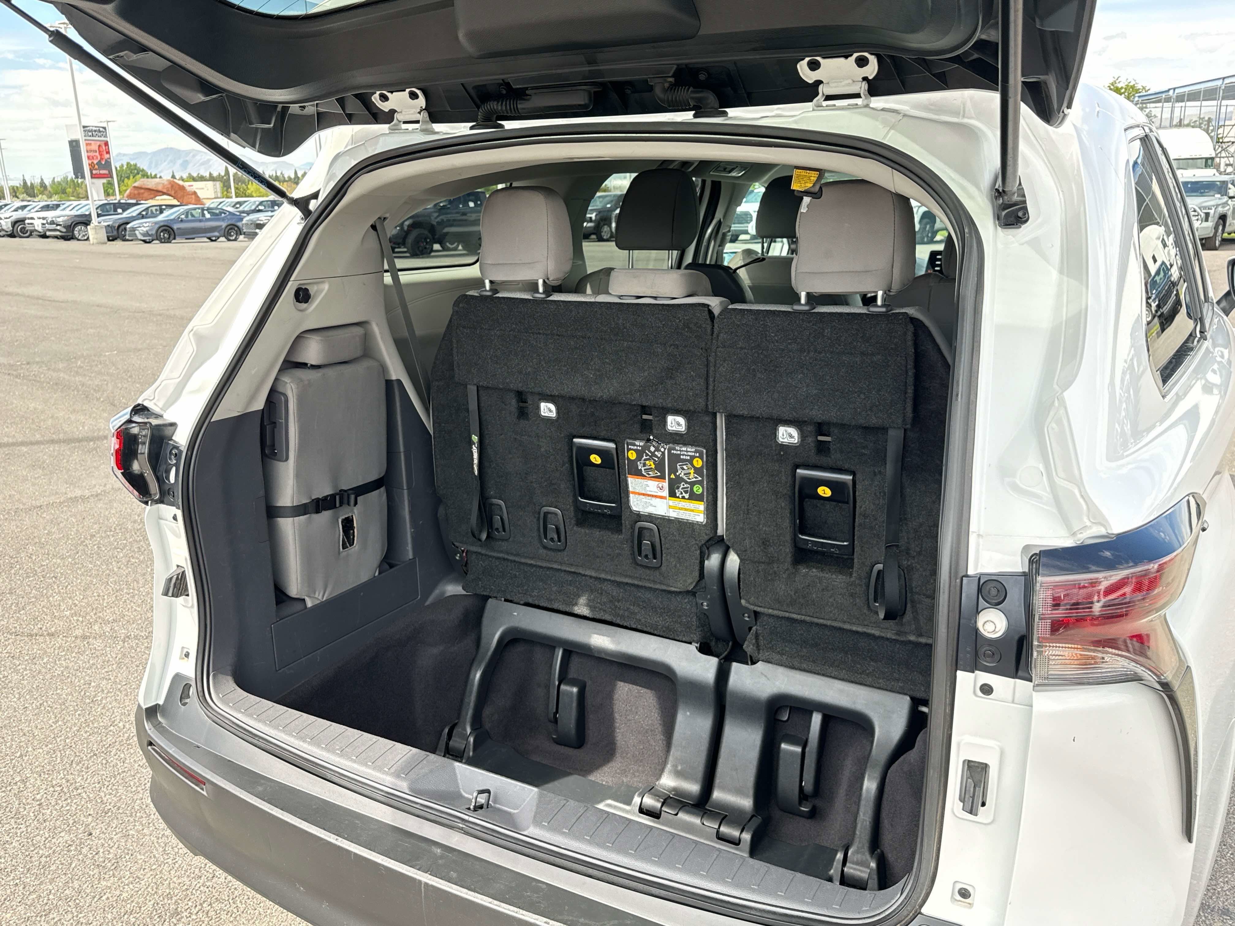 2024 Toyota SIENNA LE AWD LE
