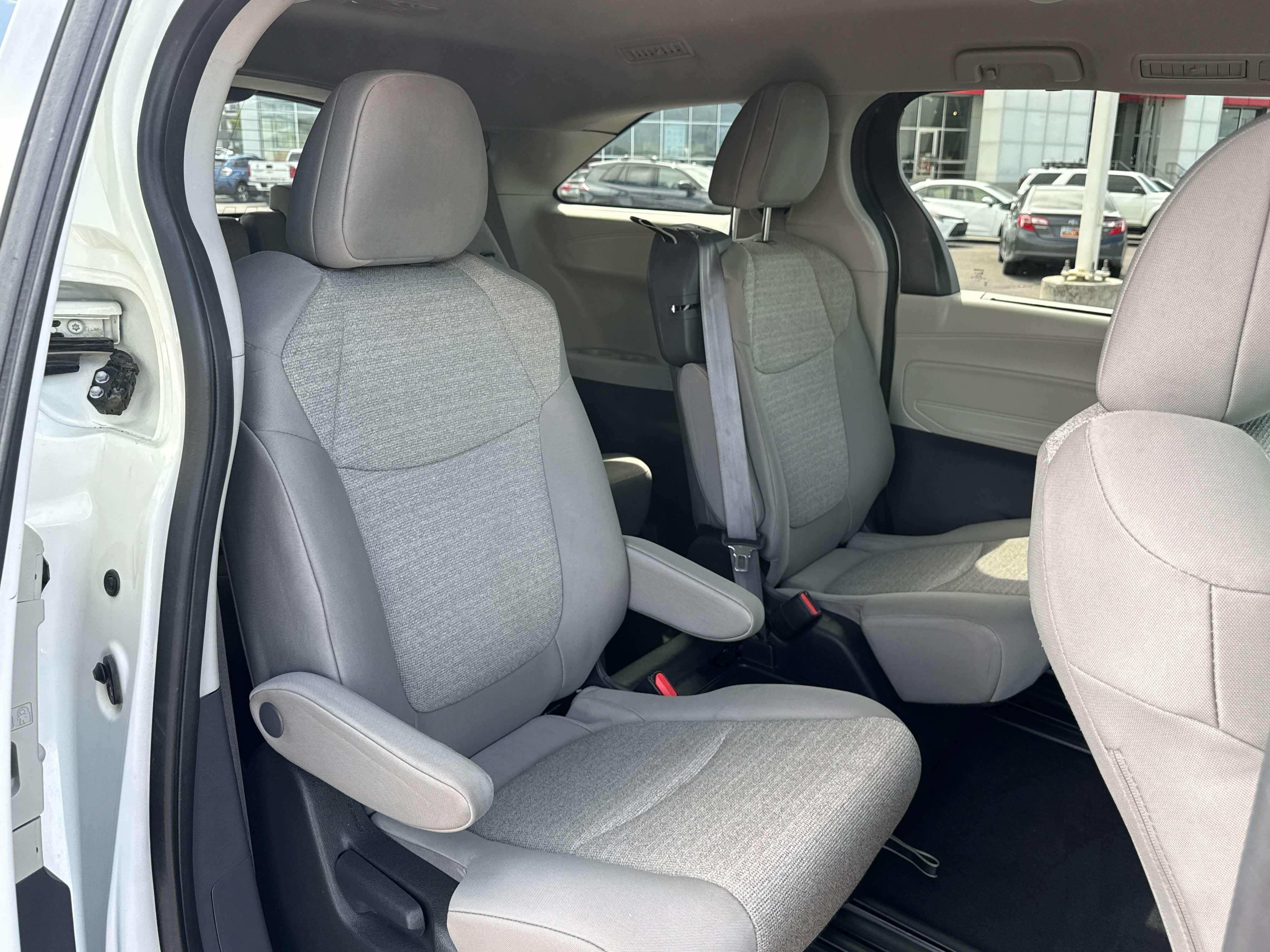 2024 Toyota SIENNA LE AWD LE