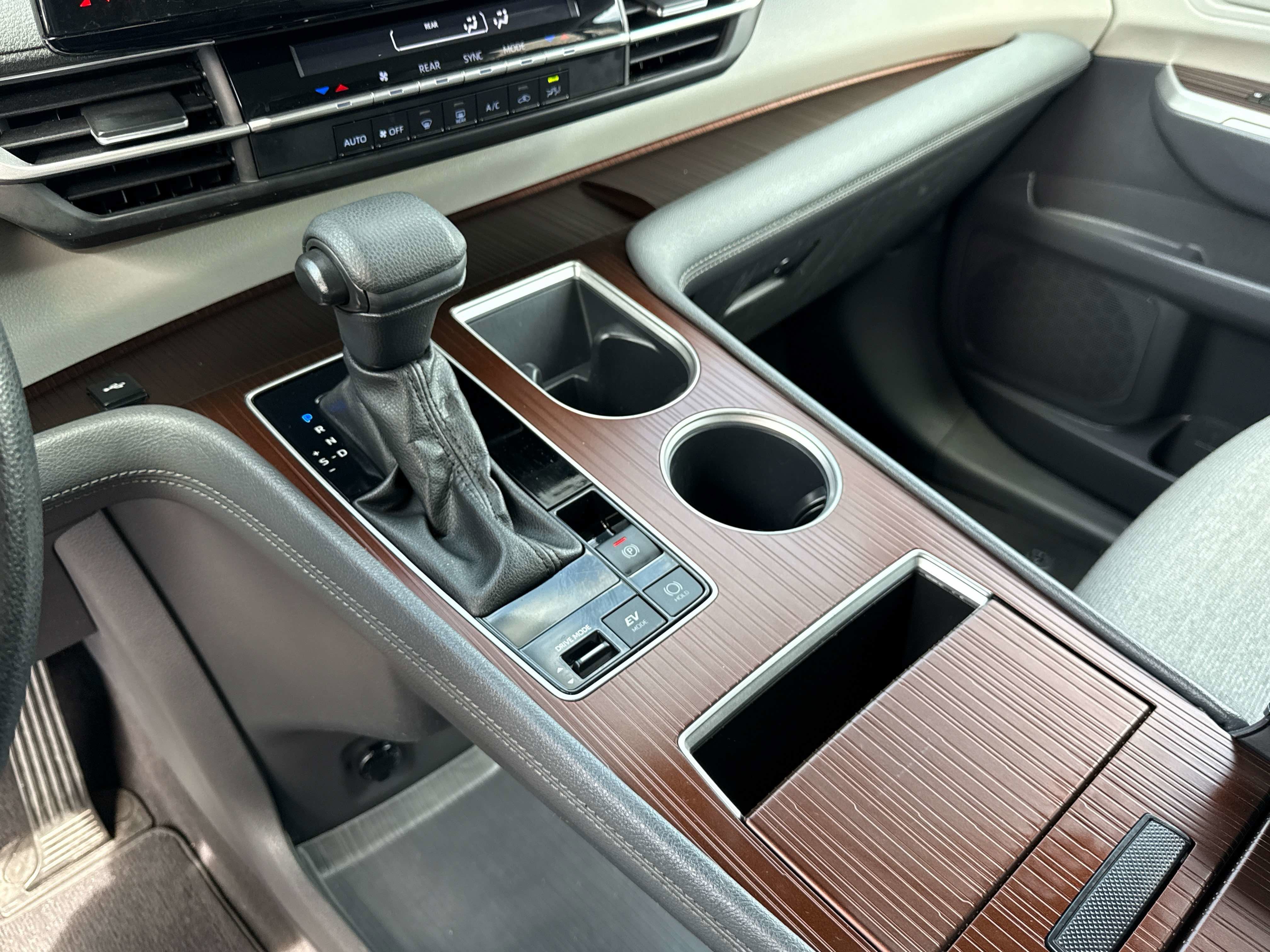 2024 Toyota SIENNA LE AWD LE