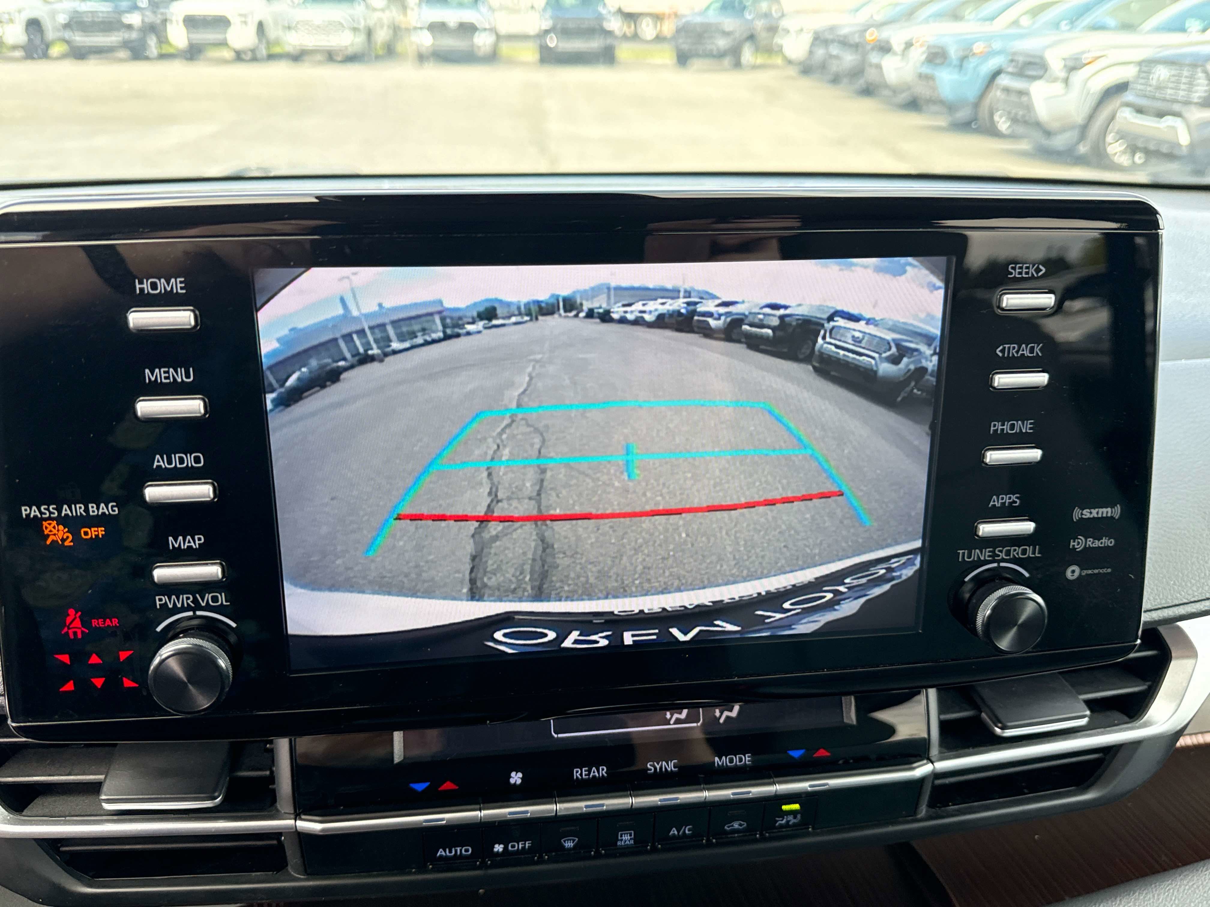 2024 Toyota SIENNA LE AWD LE