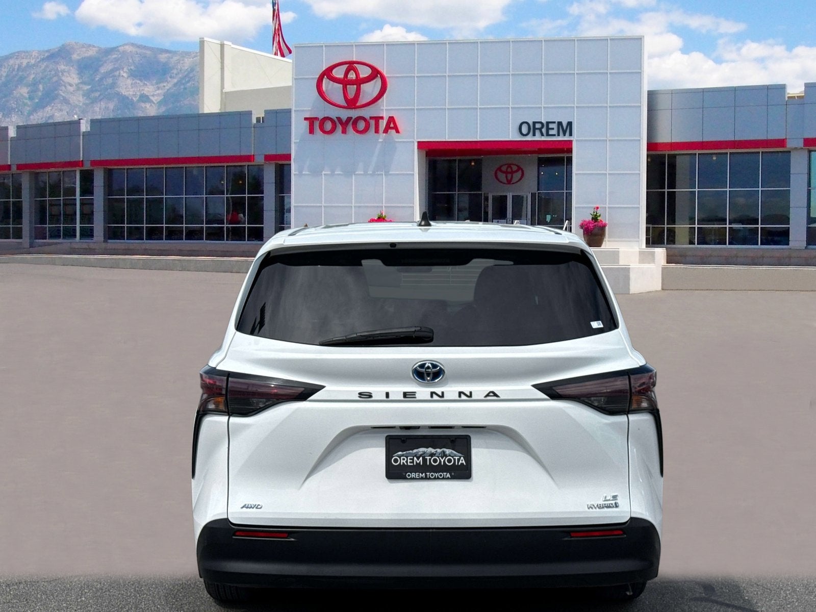 2024 Toyota SIENNA LE AWD LE