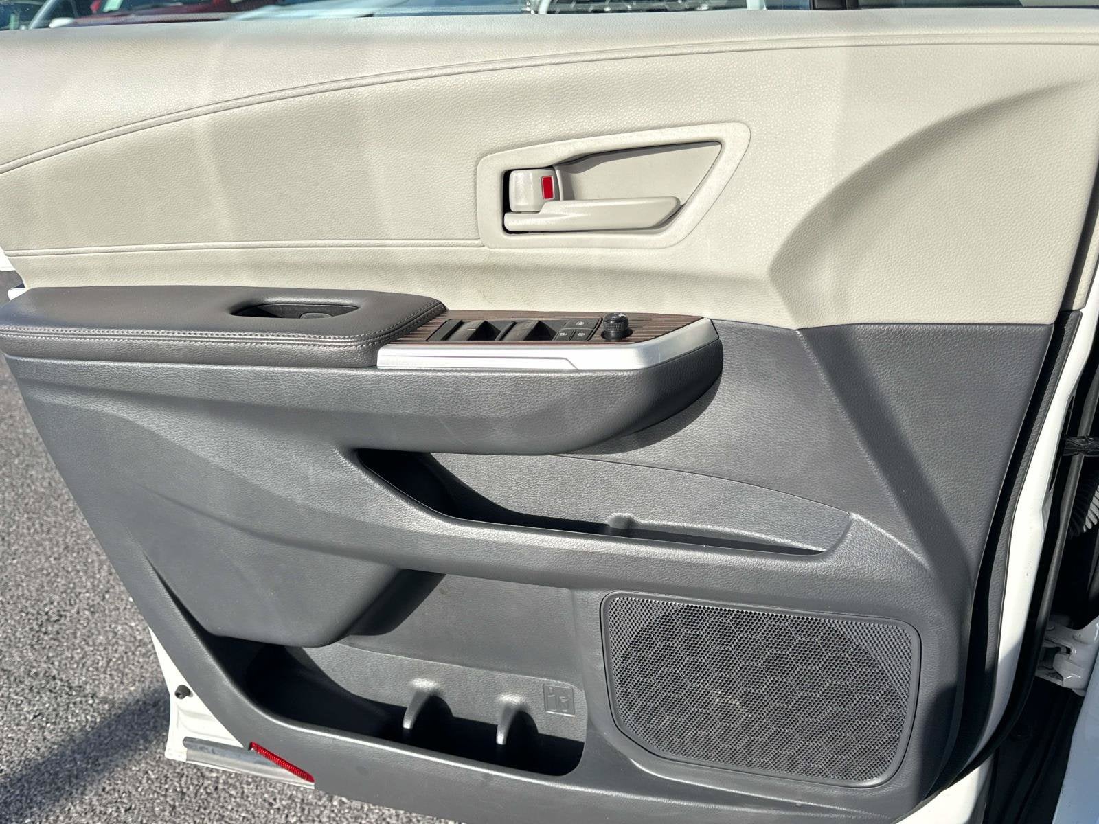 2024 Toyota Sienna LE