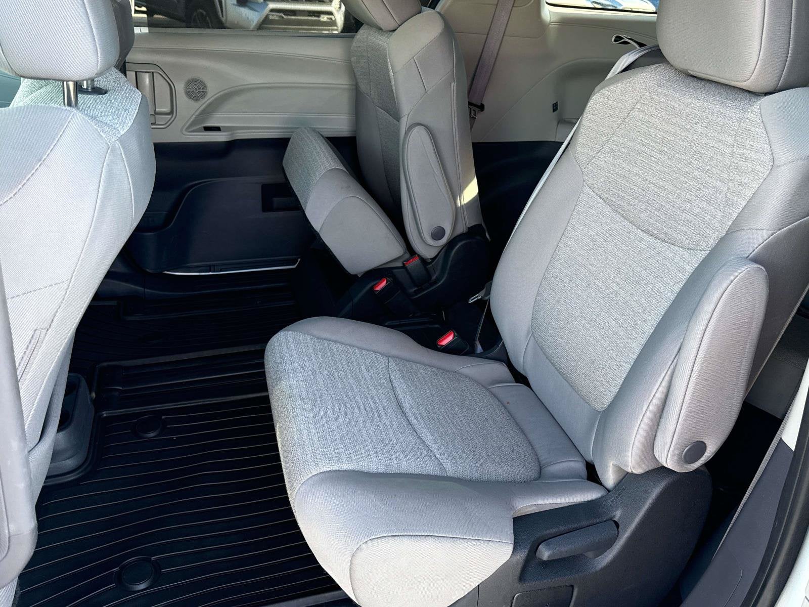2024 Toyota Sienna LE