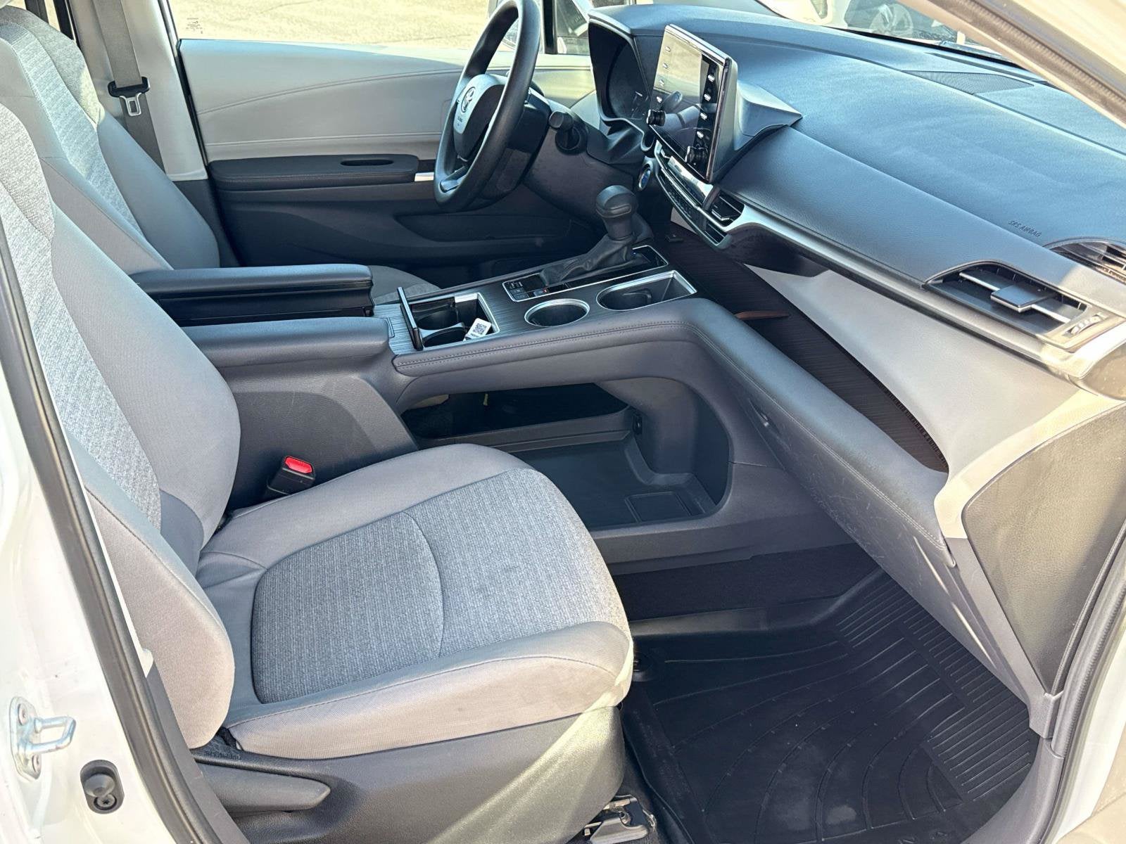 2024 Toyota Sienna LE