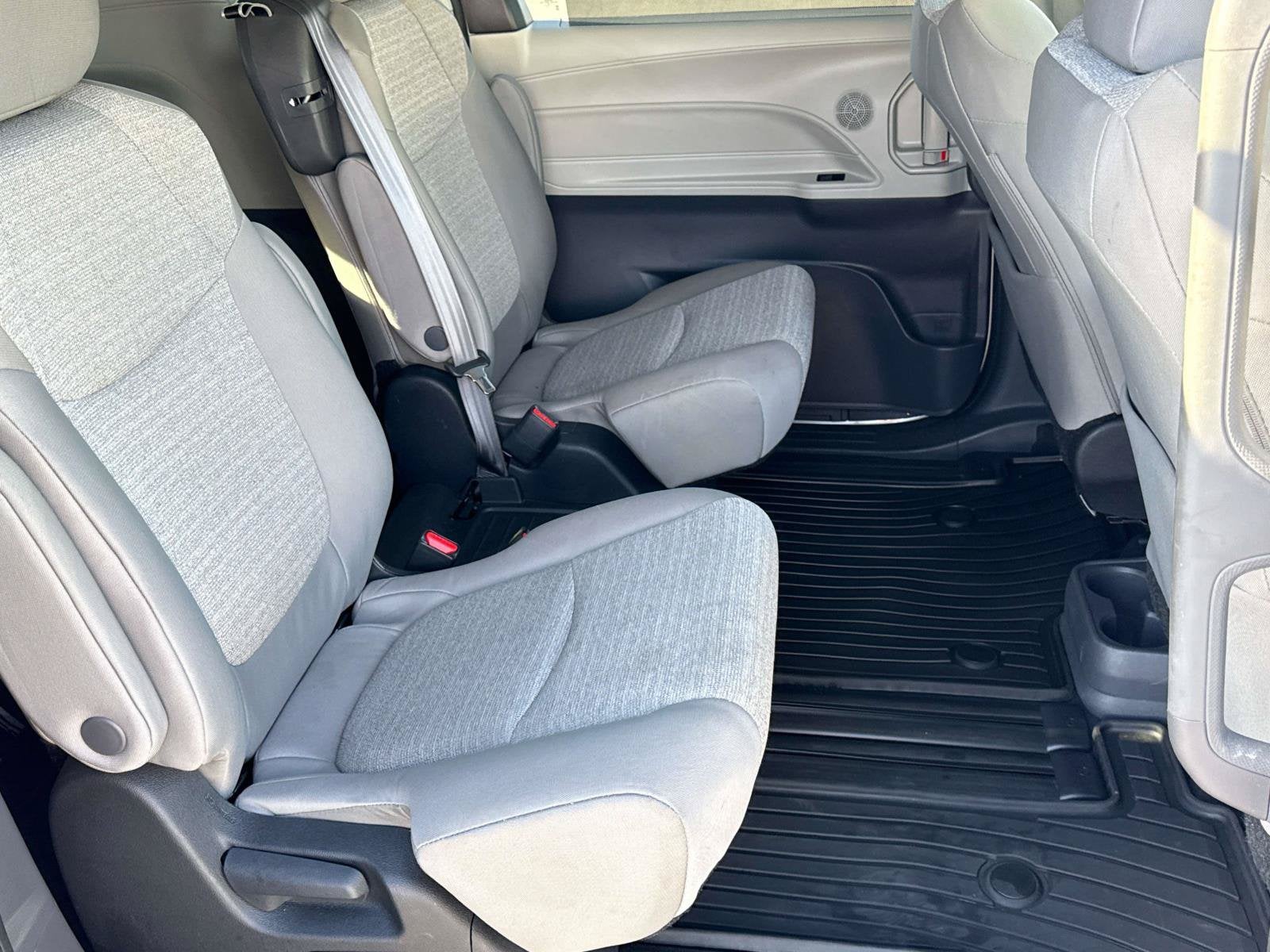 2024 Toyota Sienna LE