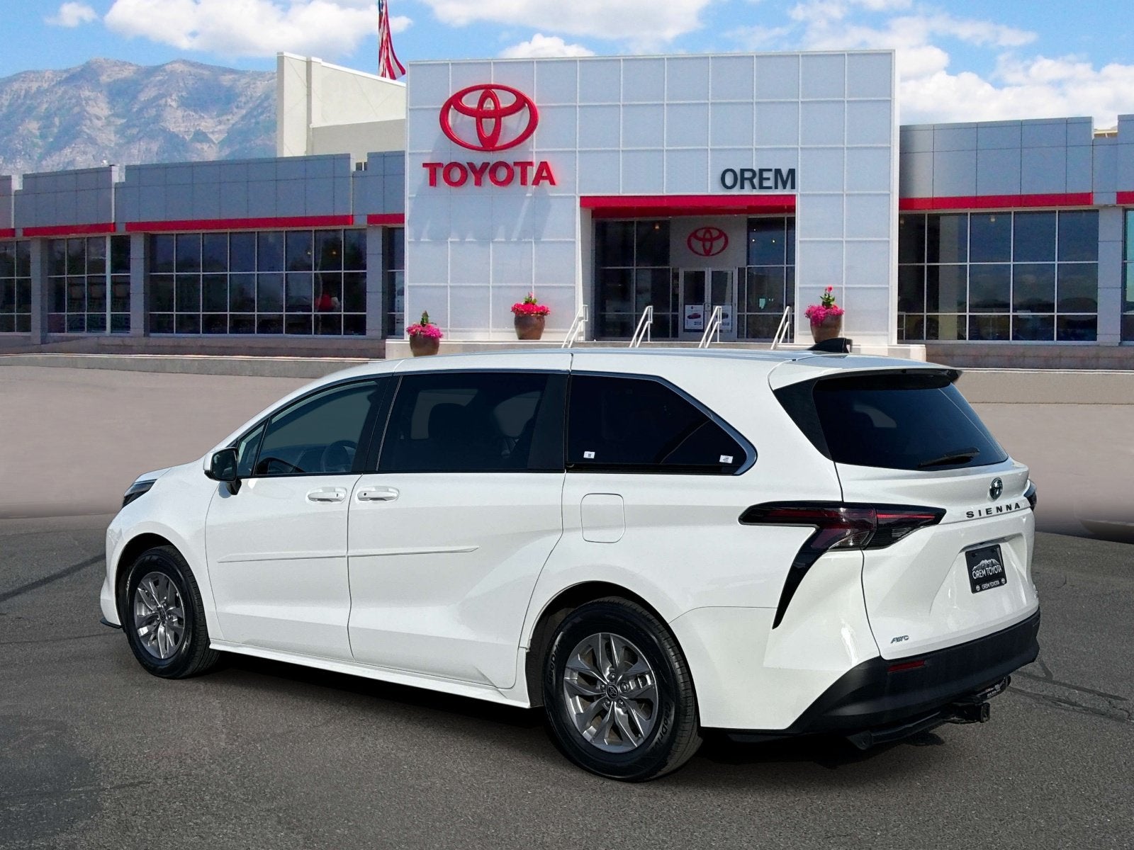 2024 Toyota Sienna LE
