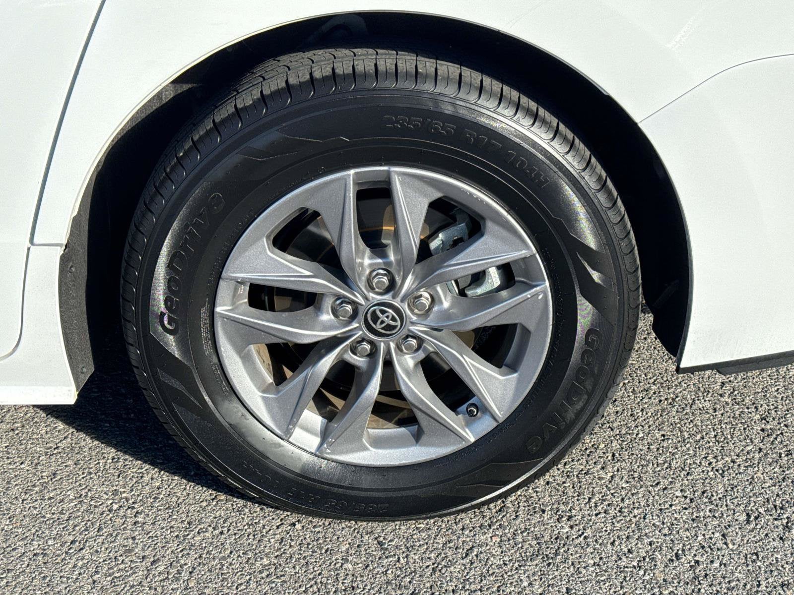 2024 Toyota Sienna LE