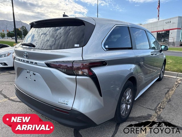 2024 Toyota Sienna LE