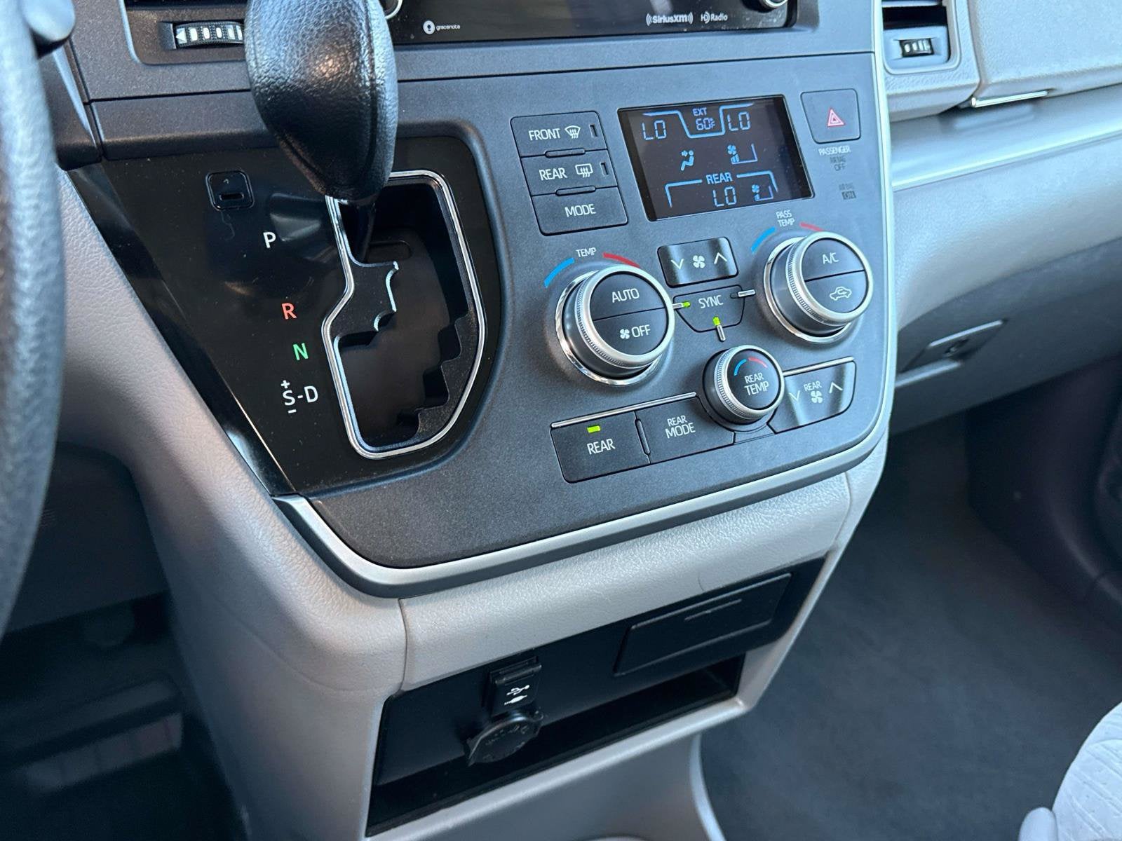 2020 Toyota Sienna LE