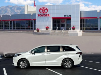 2023 Toyota Sienna XLE