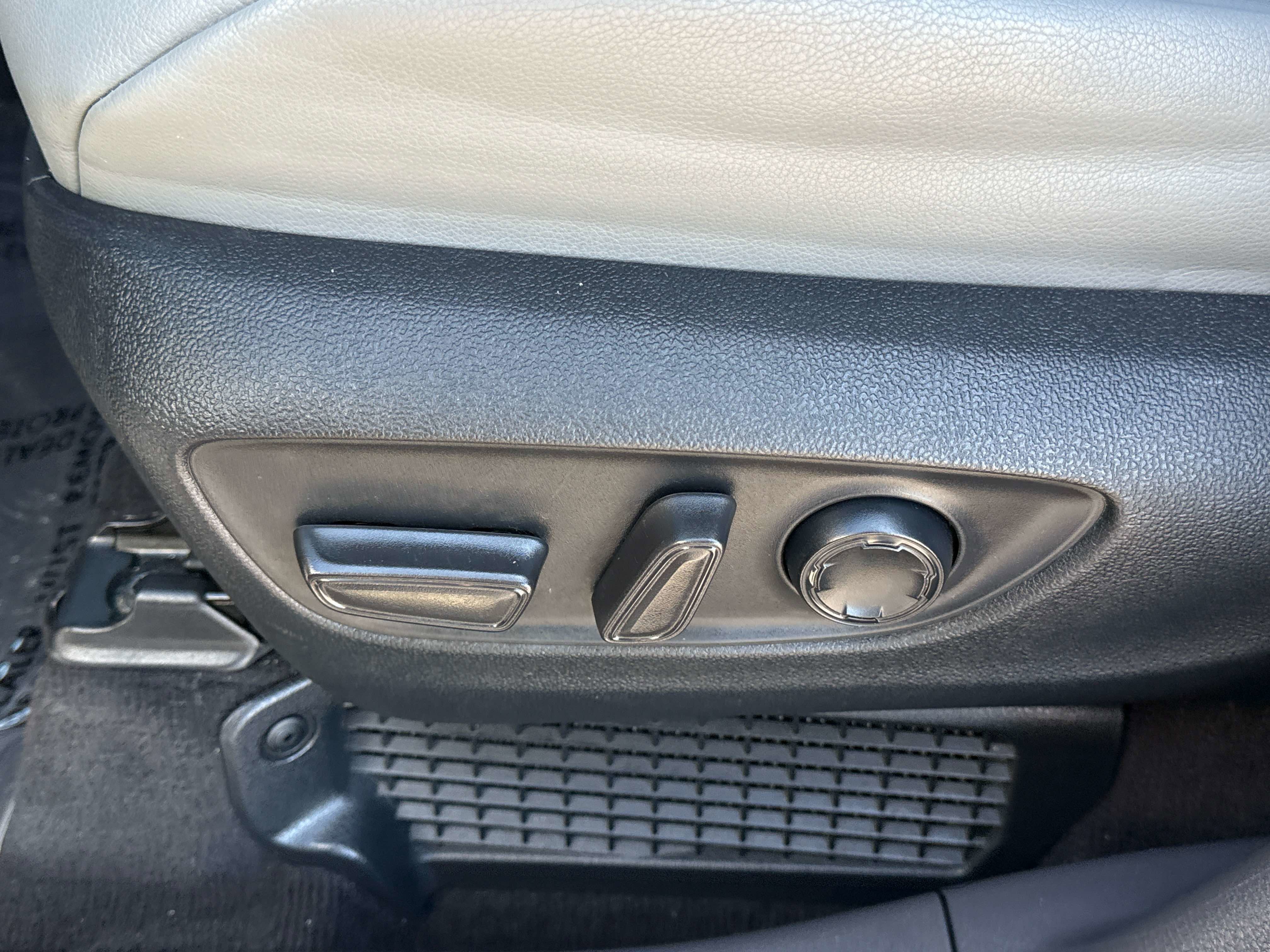 2024 Toyota SIENNA XLE XLE
