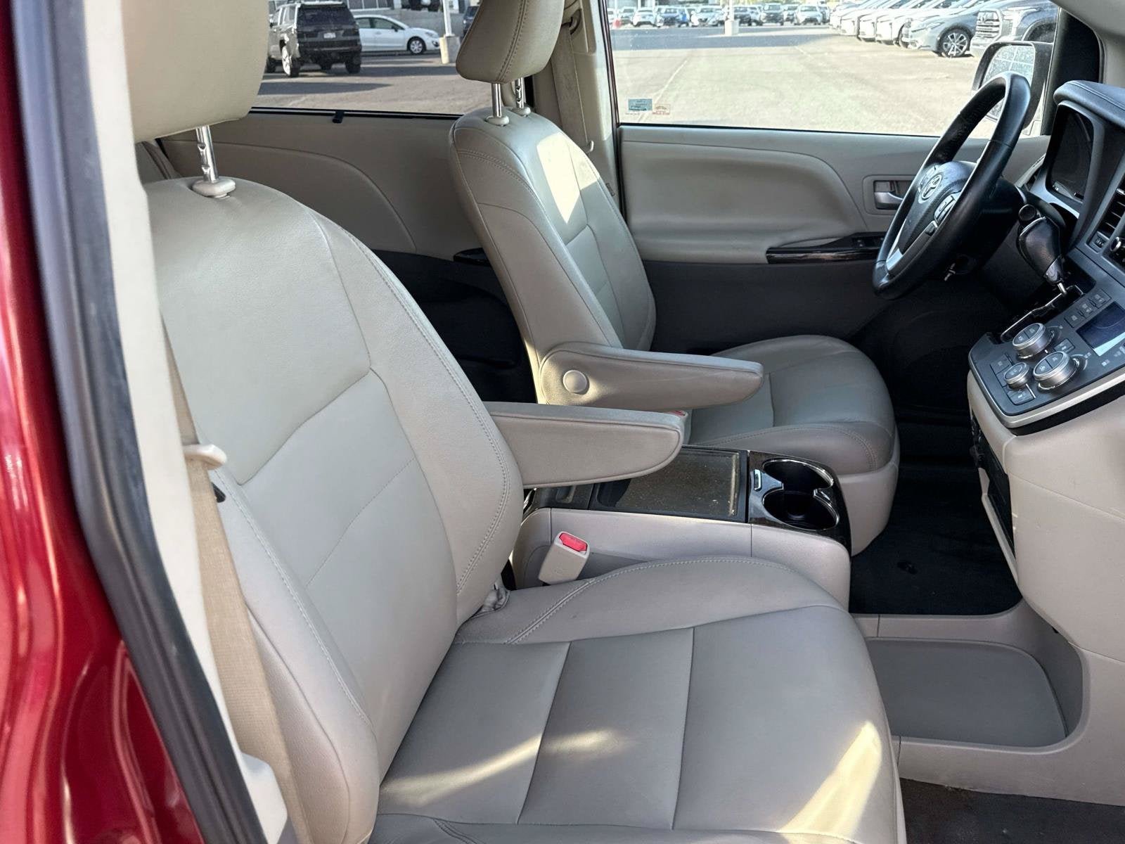 2020 Toyota Sienna XLE Auto Access Seat