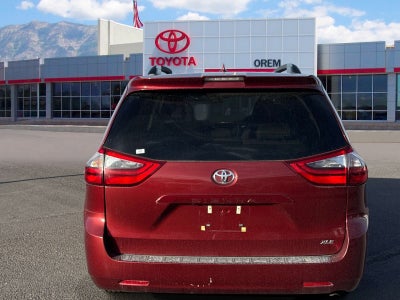 2020 Toyota Sienna XLE Auto Access Seat