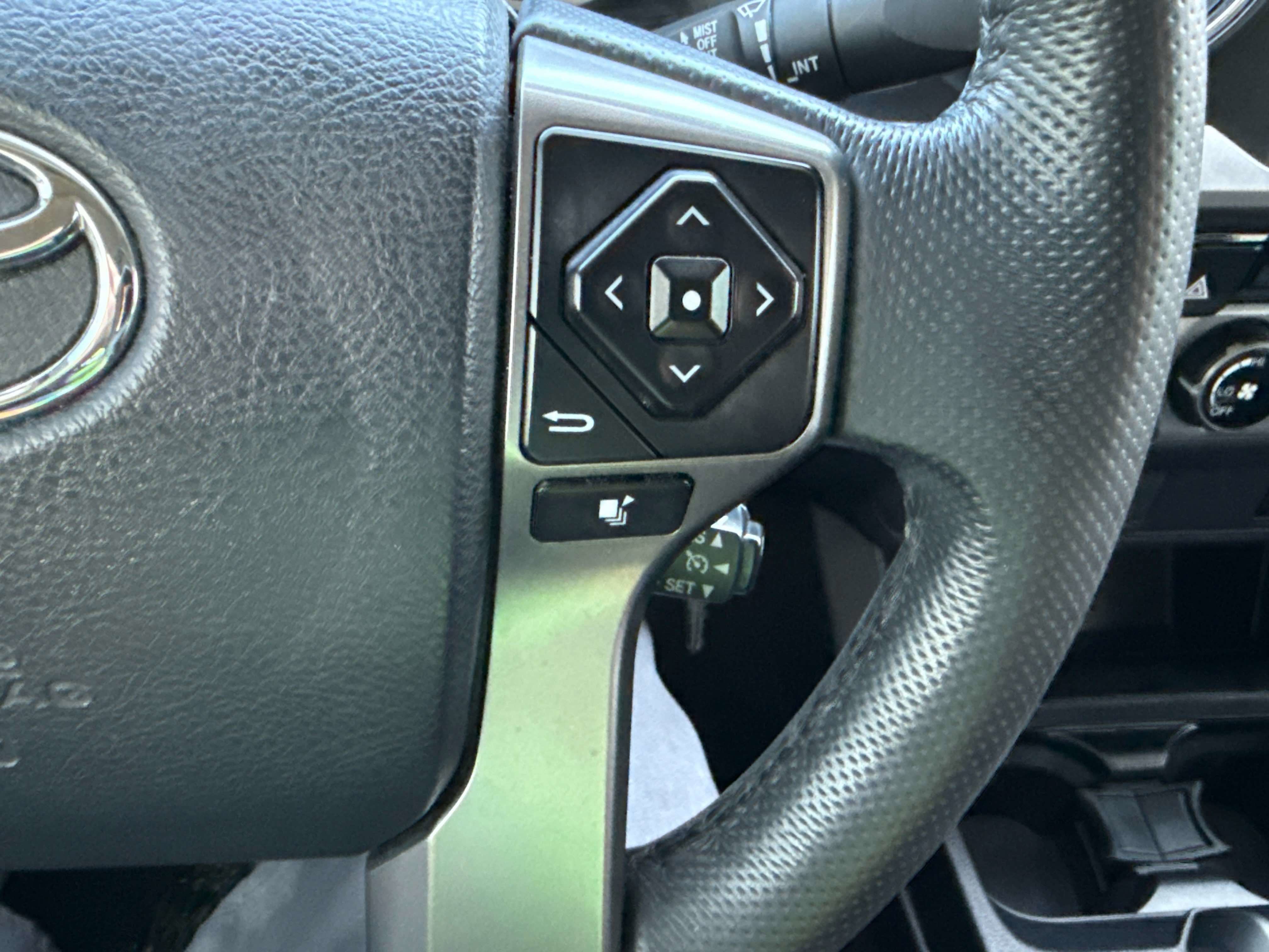 2017 Toyota TACOMA SR5 SR5