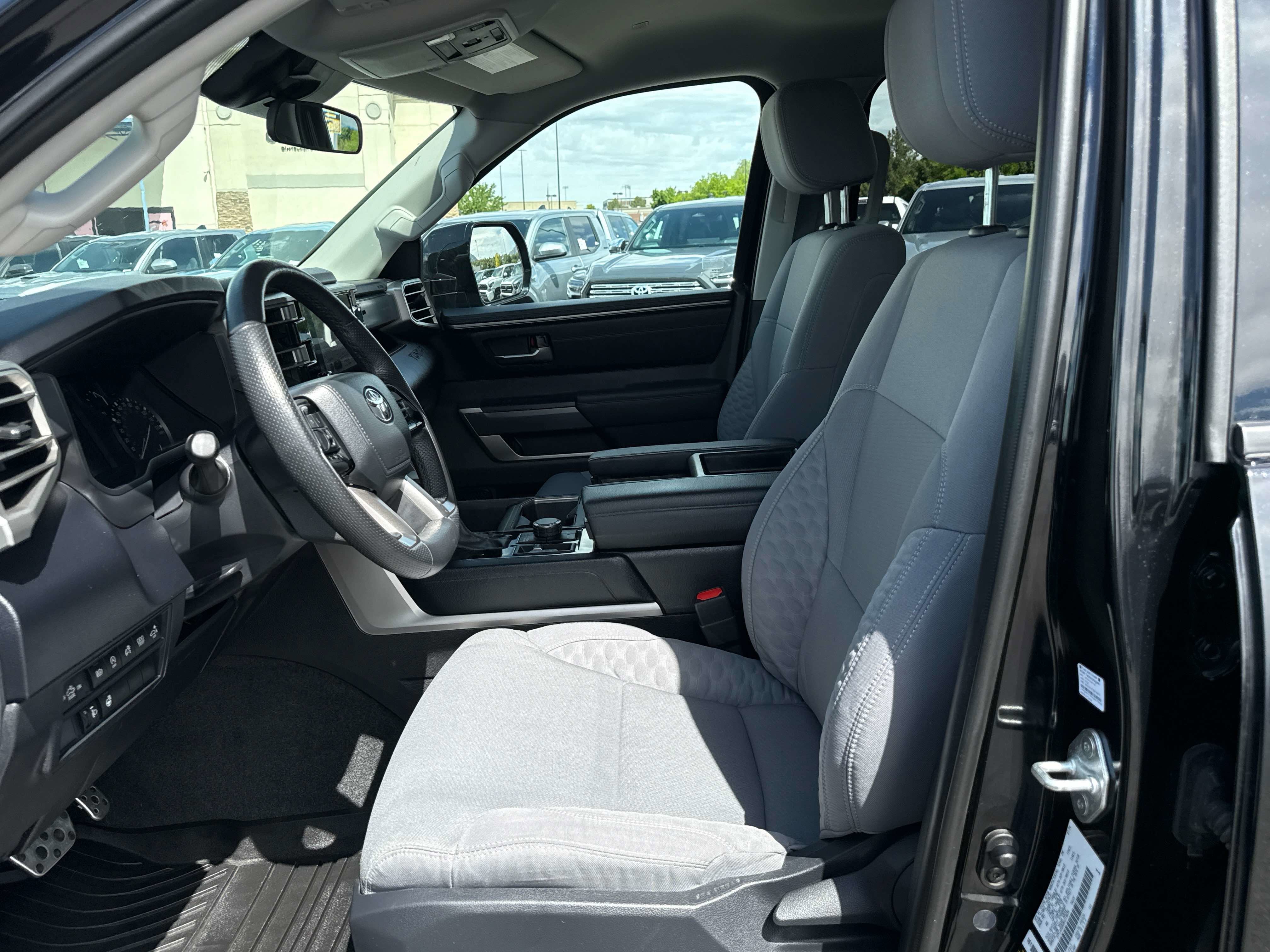 2024 Toyota TUNDRA 4X4 SR5