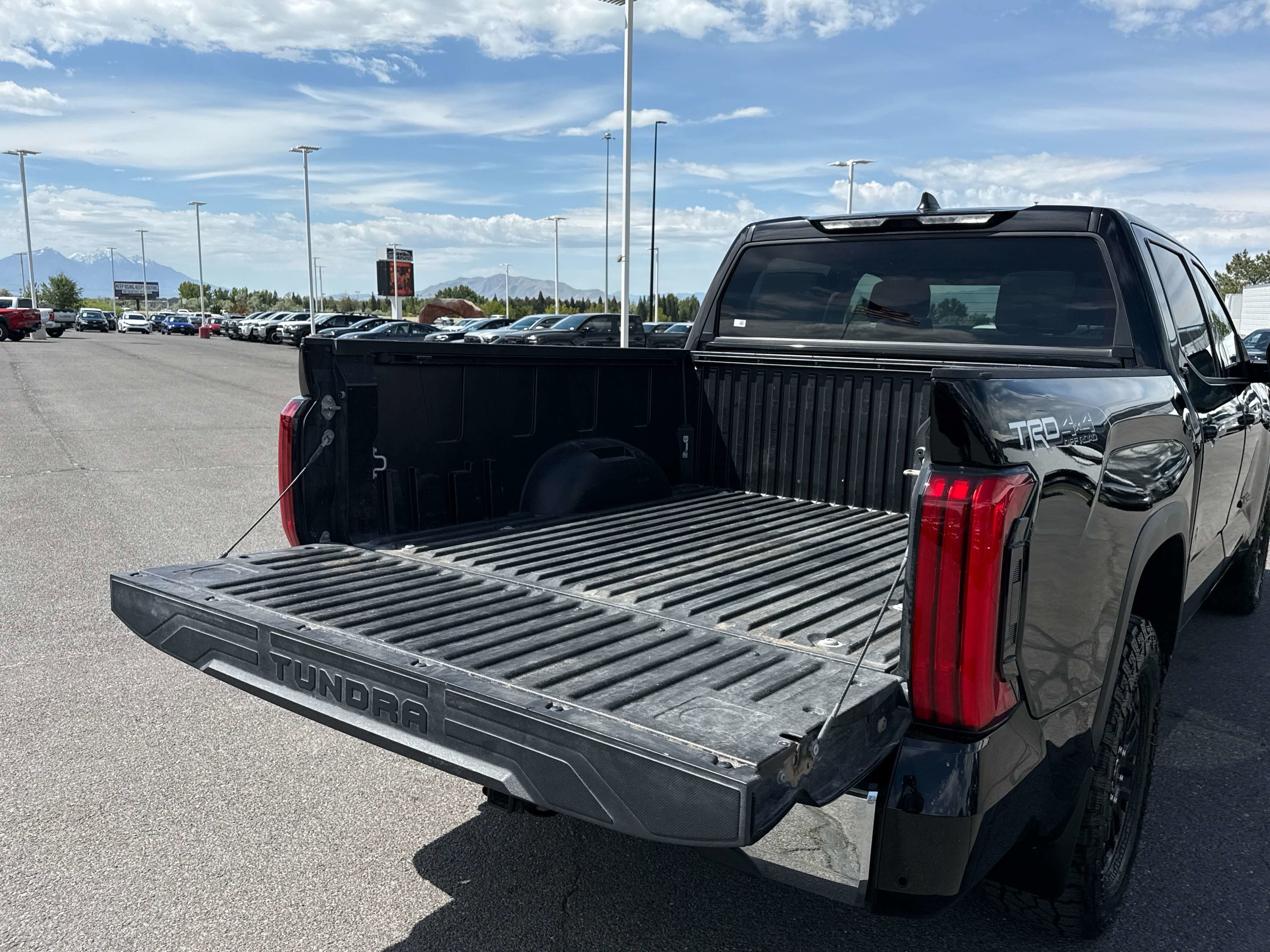 2024 Toyota TUNDRA 4X4 SR5