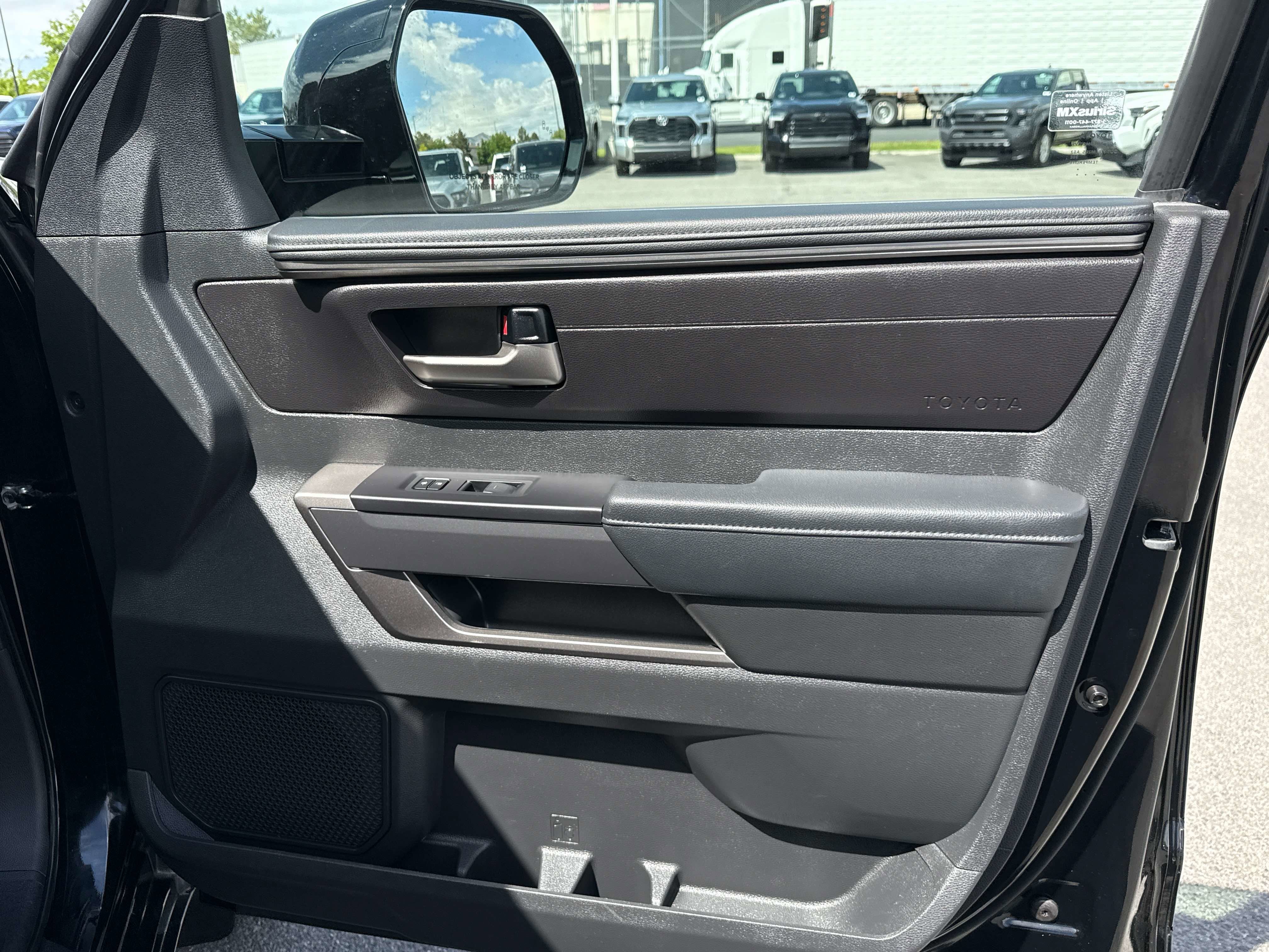2024 Toyota TUNDRA 4X4 SR5