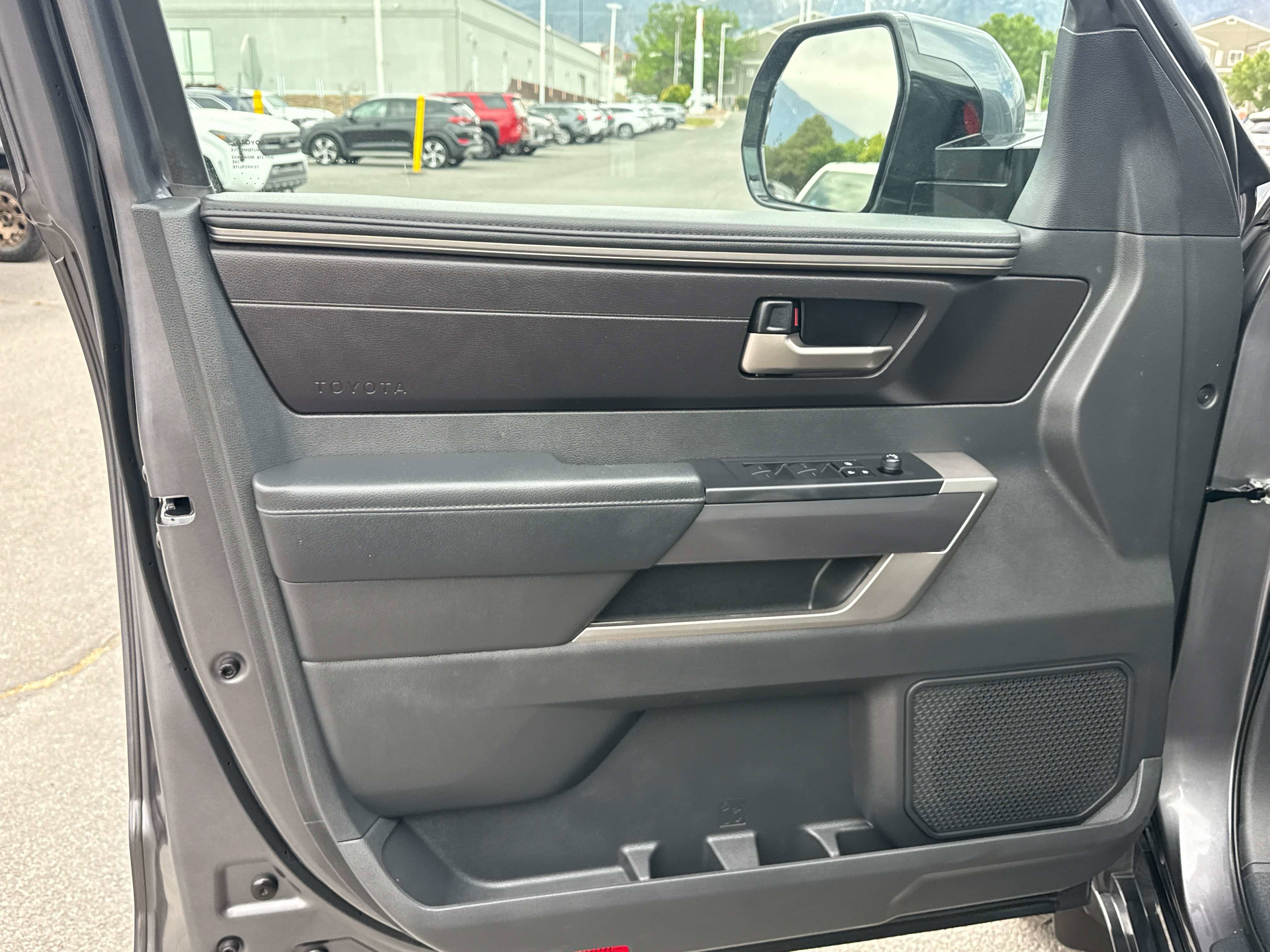 2025 Toyota TUNDRA 4X4 SR5