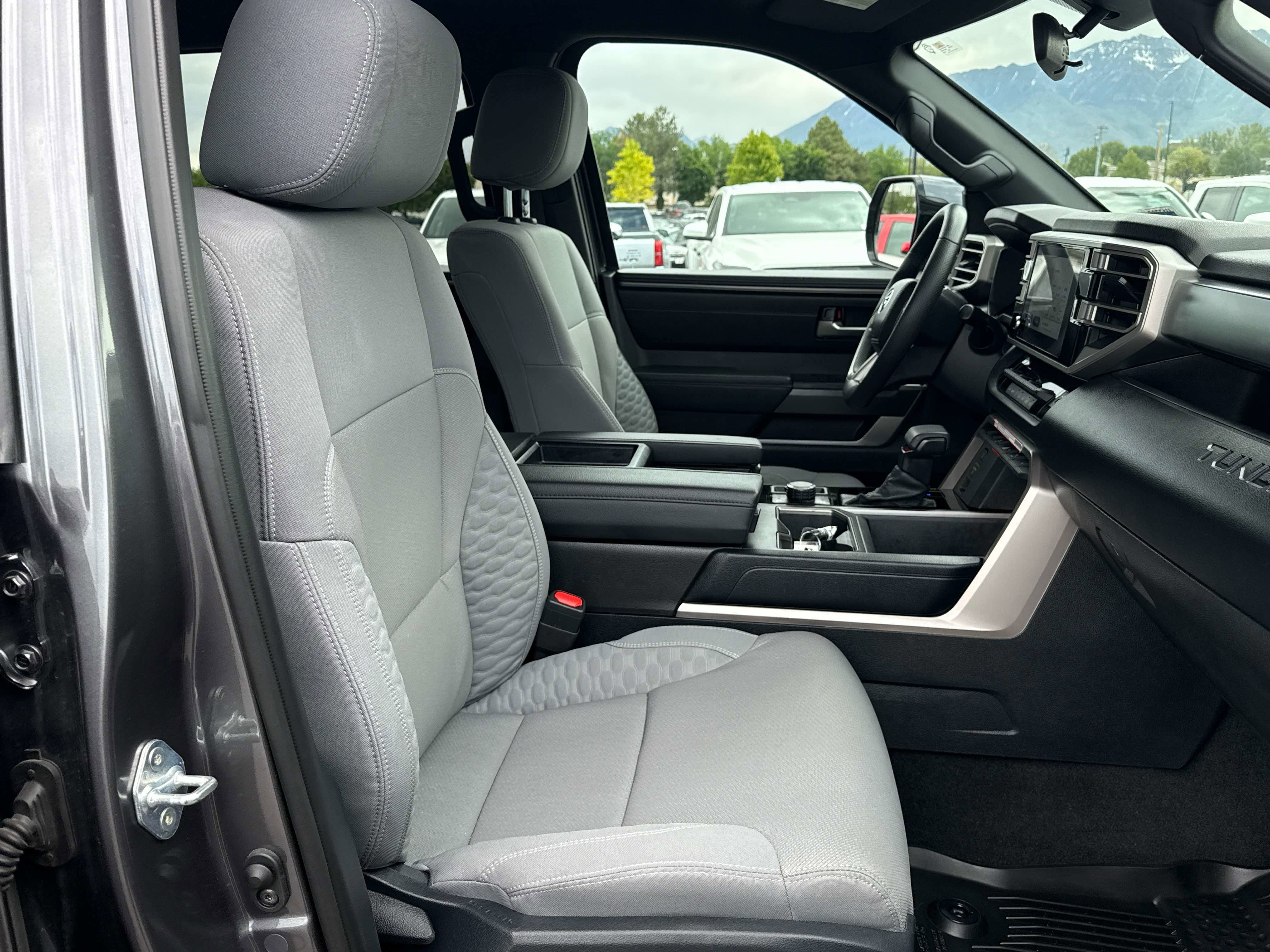 2025 Toyota TUNDRA 4X4 SR5