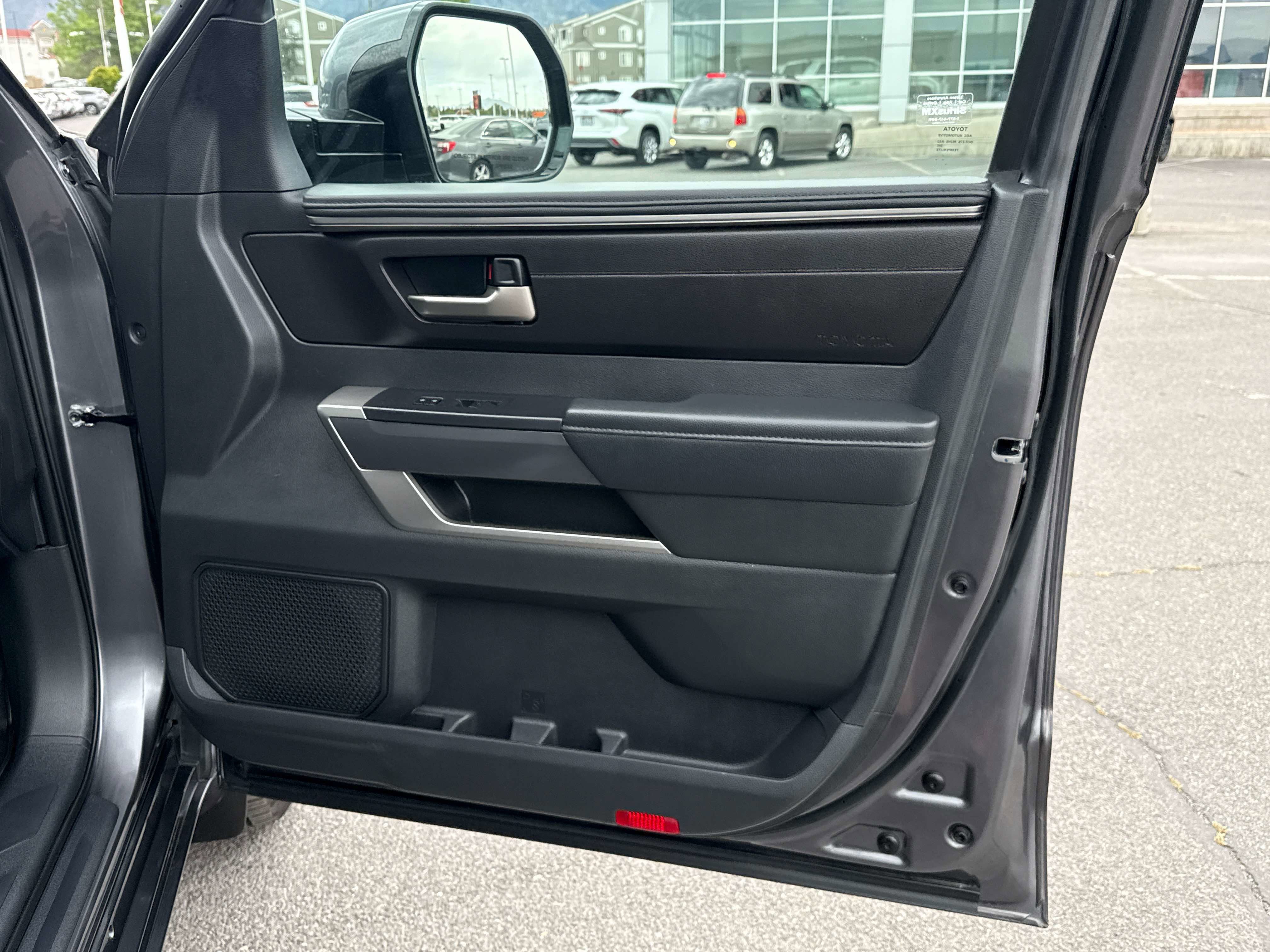 2025 Toyota TUNDRA 4X4 SR5