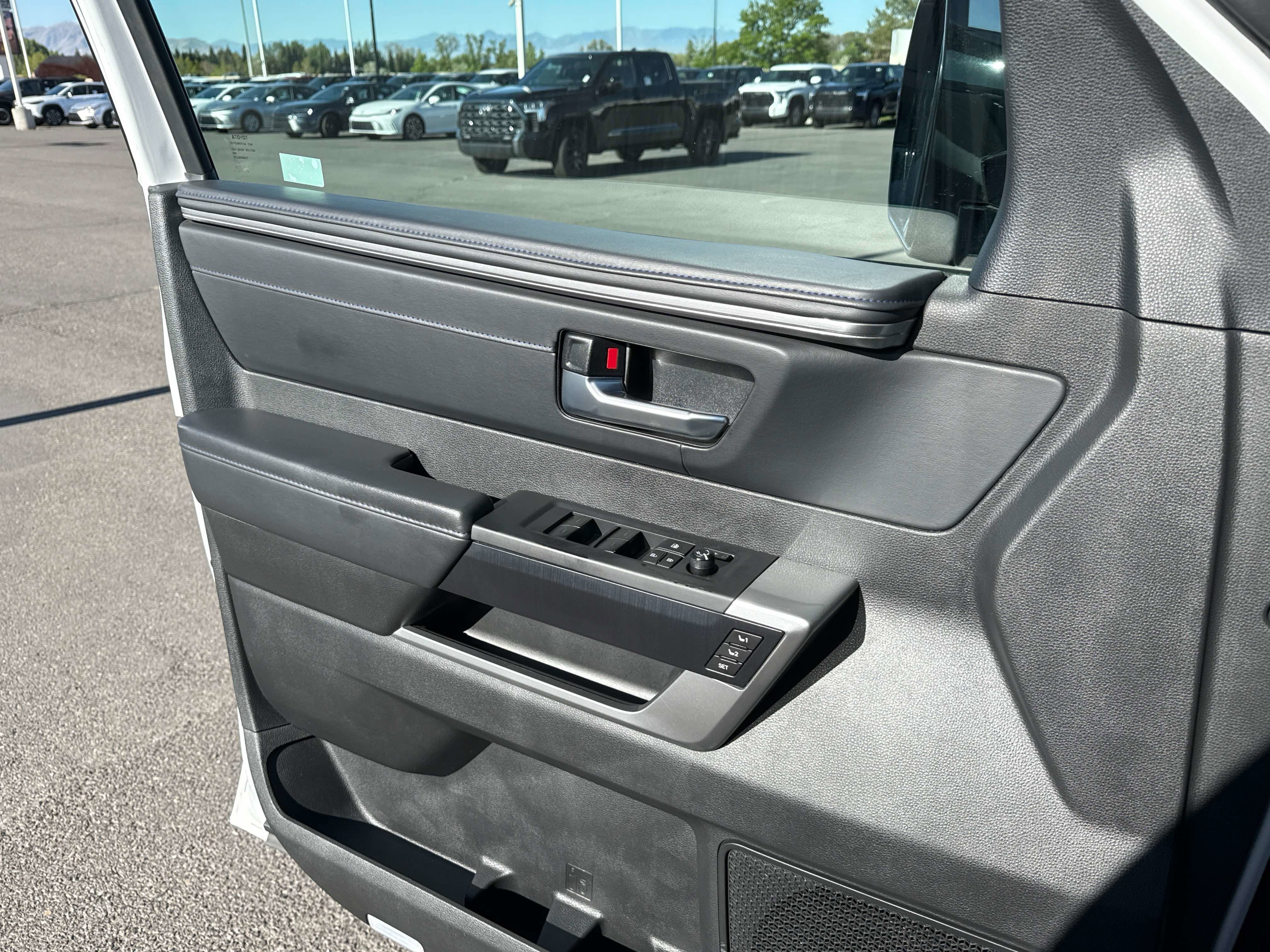 2025 Toyota TUNDRA 4X4 Platinum