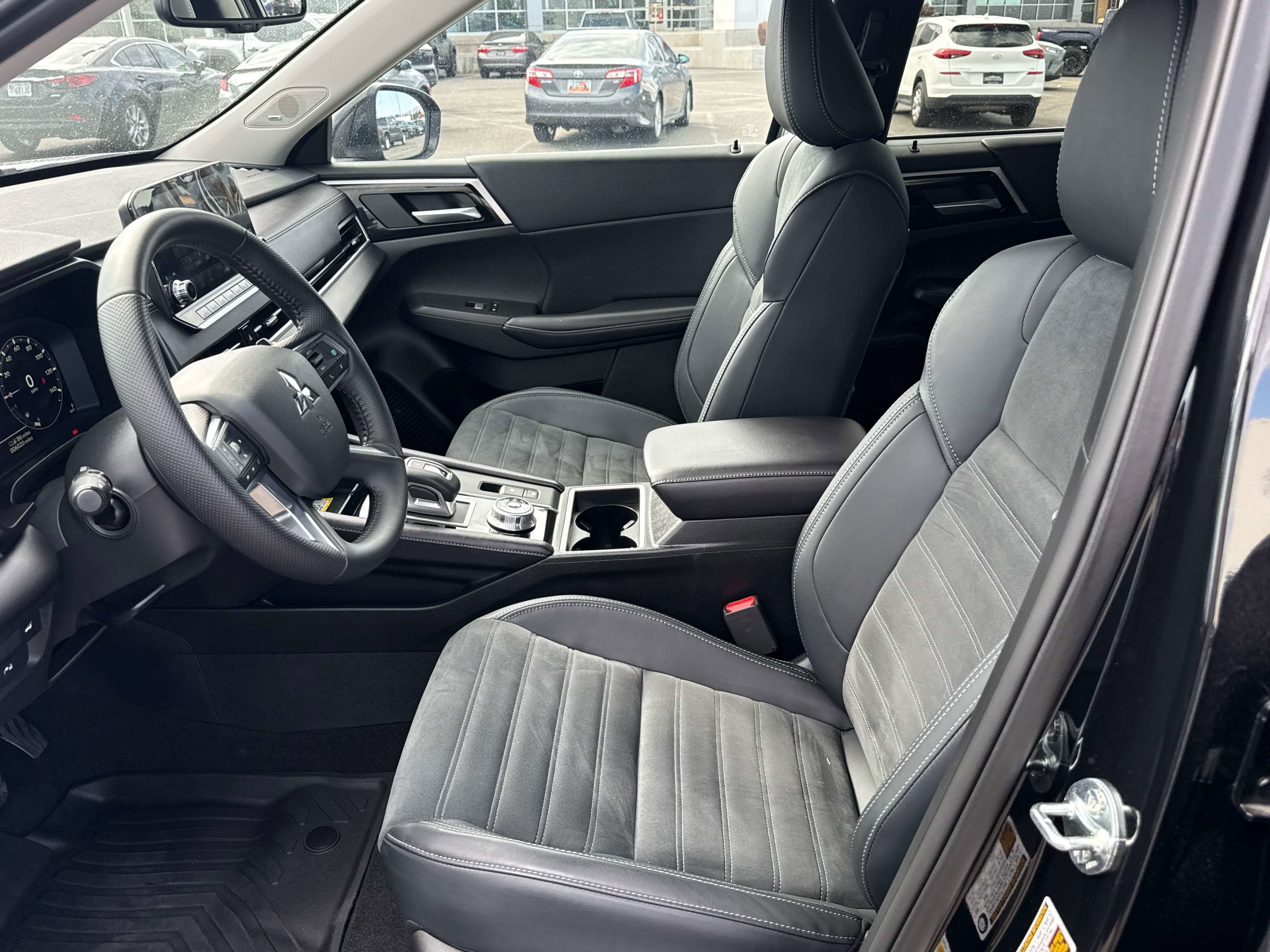 2025 Mitsubishi Outlander SE