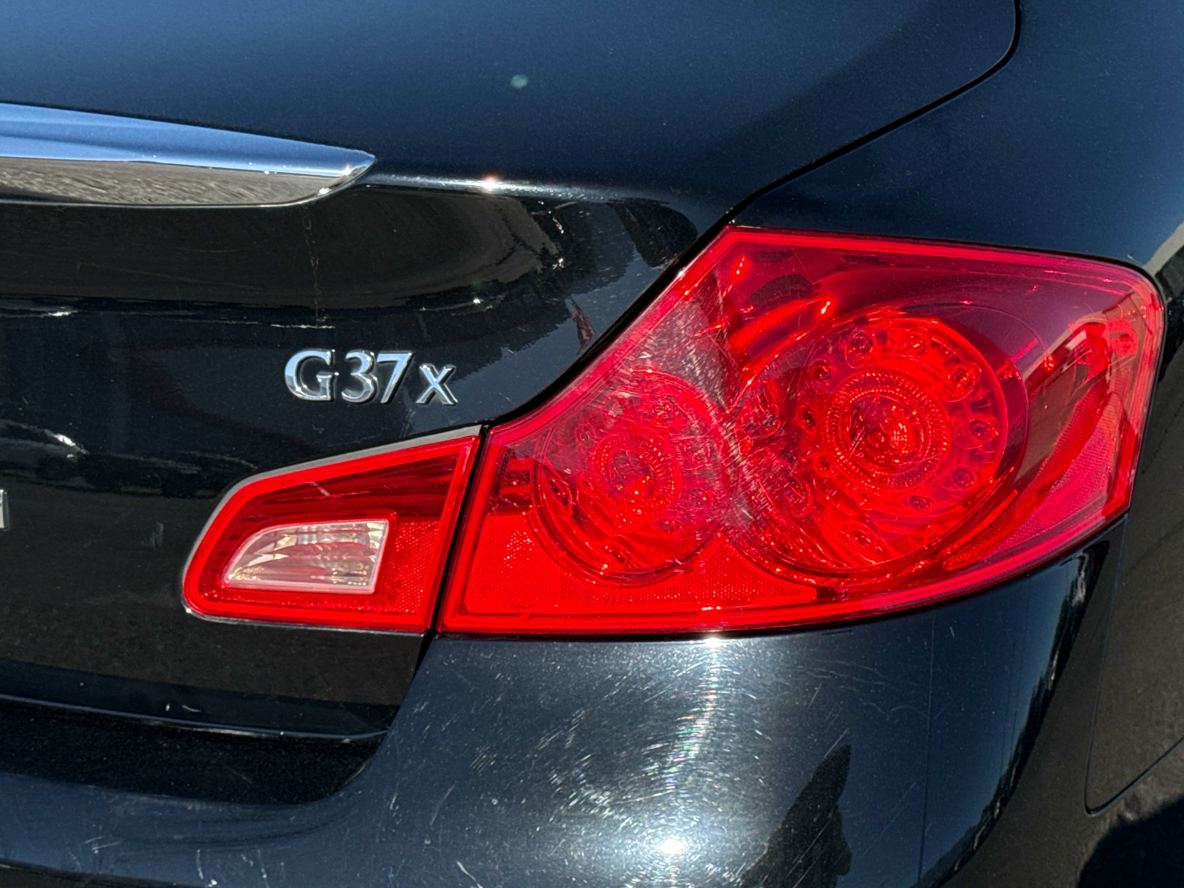 2013 INFINITI G37 x