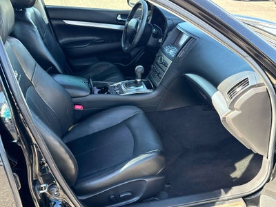 2013 INFINITI G37 x