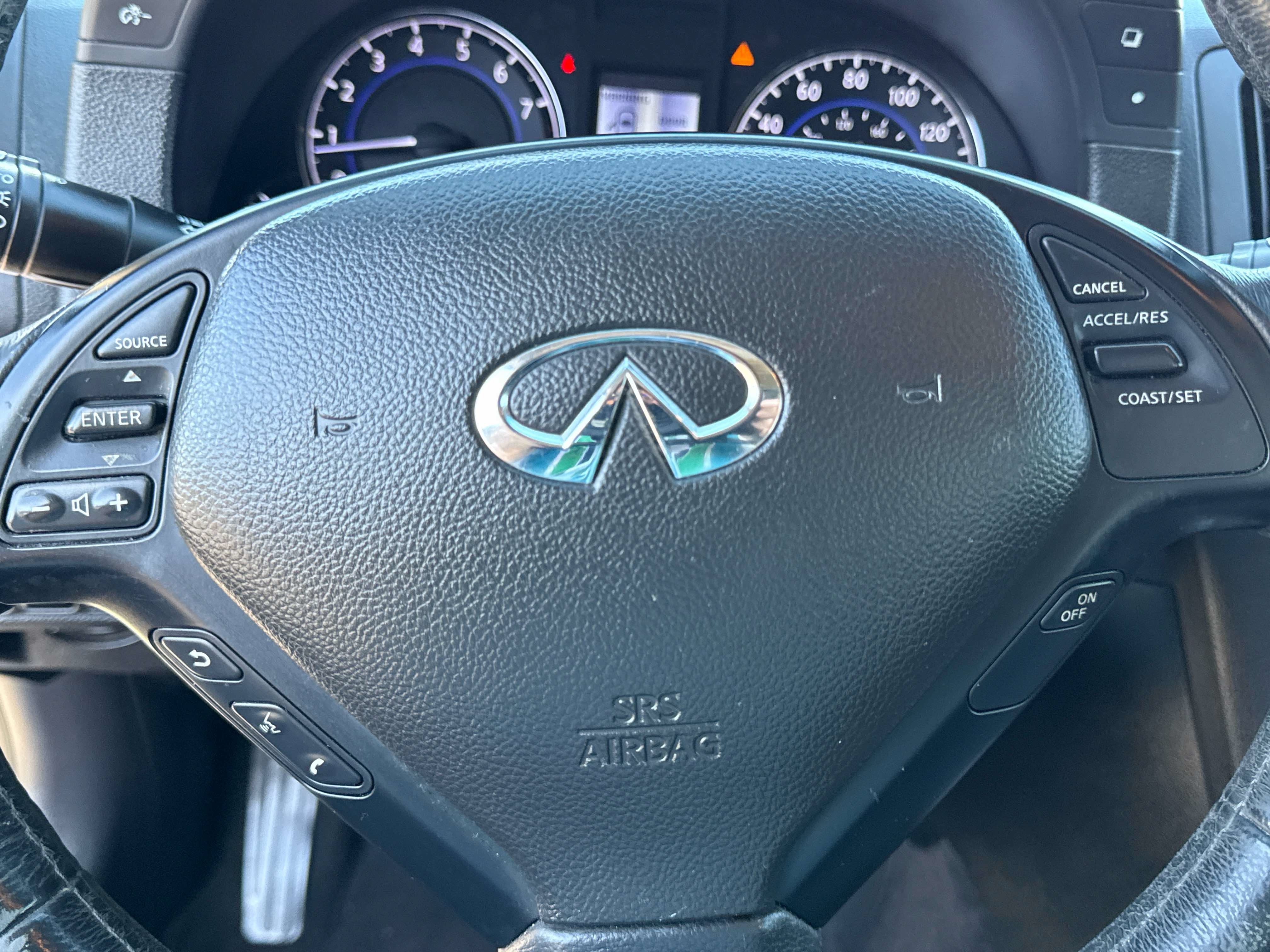 2013 INFINITI G37 x