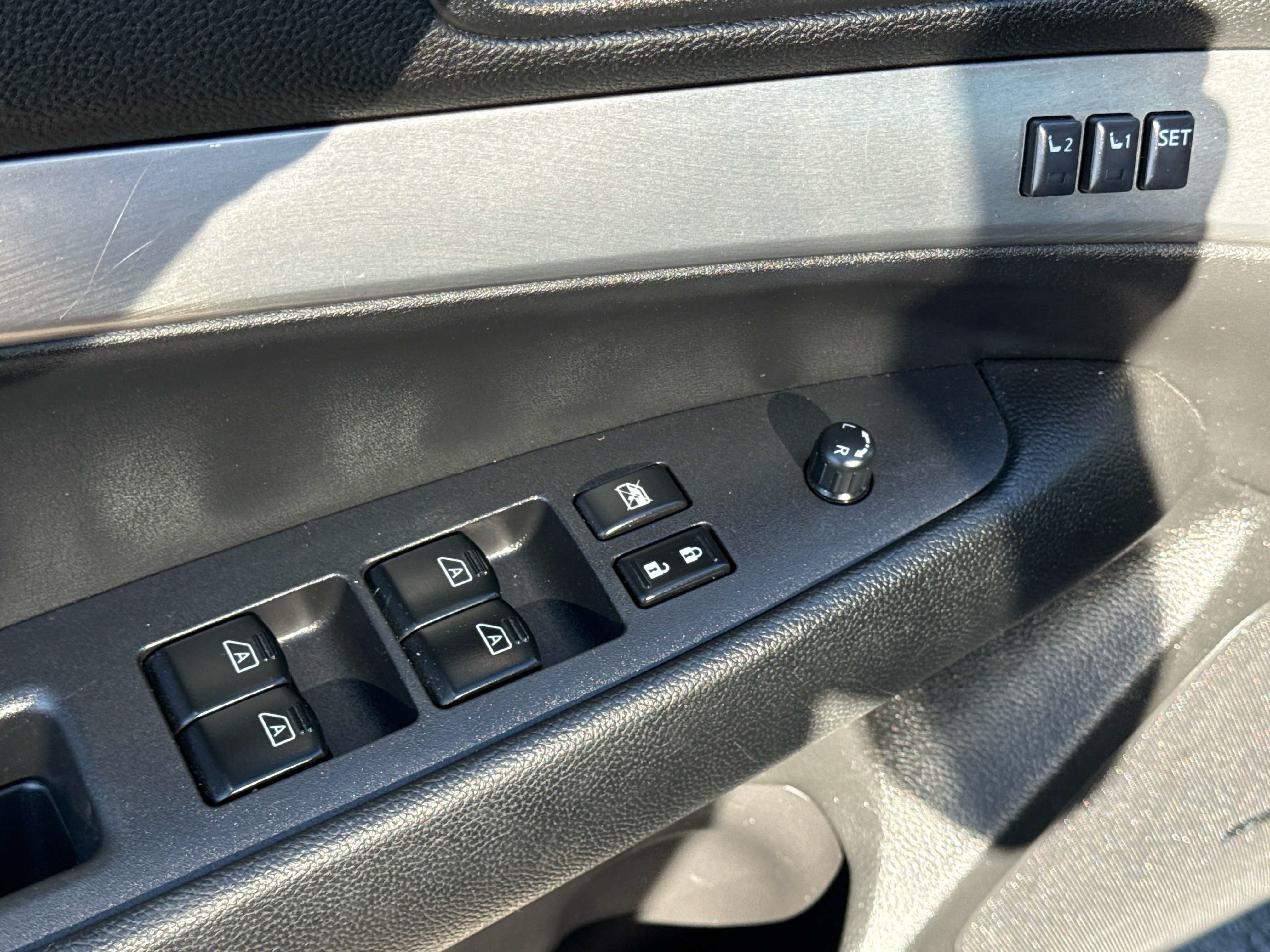 2013 INFINITI G37 x