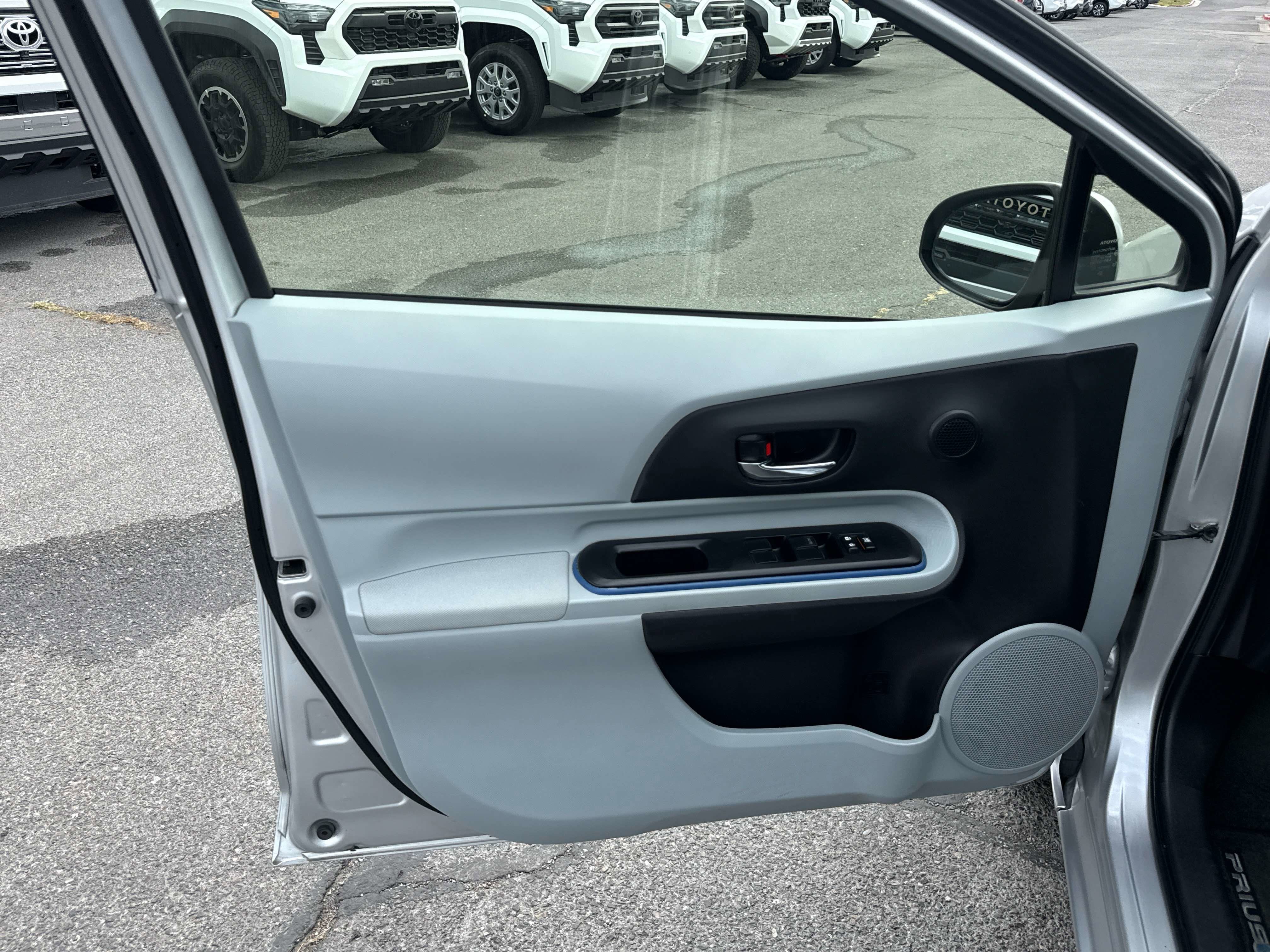 2013 Toyota PRIUS c Two