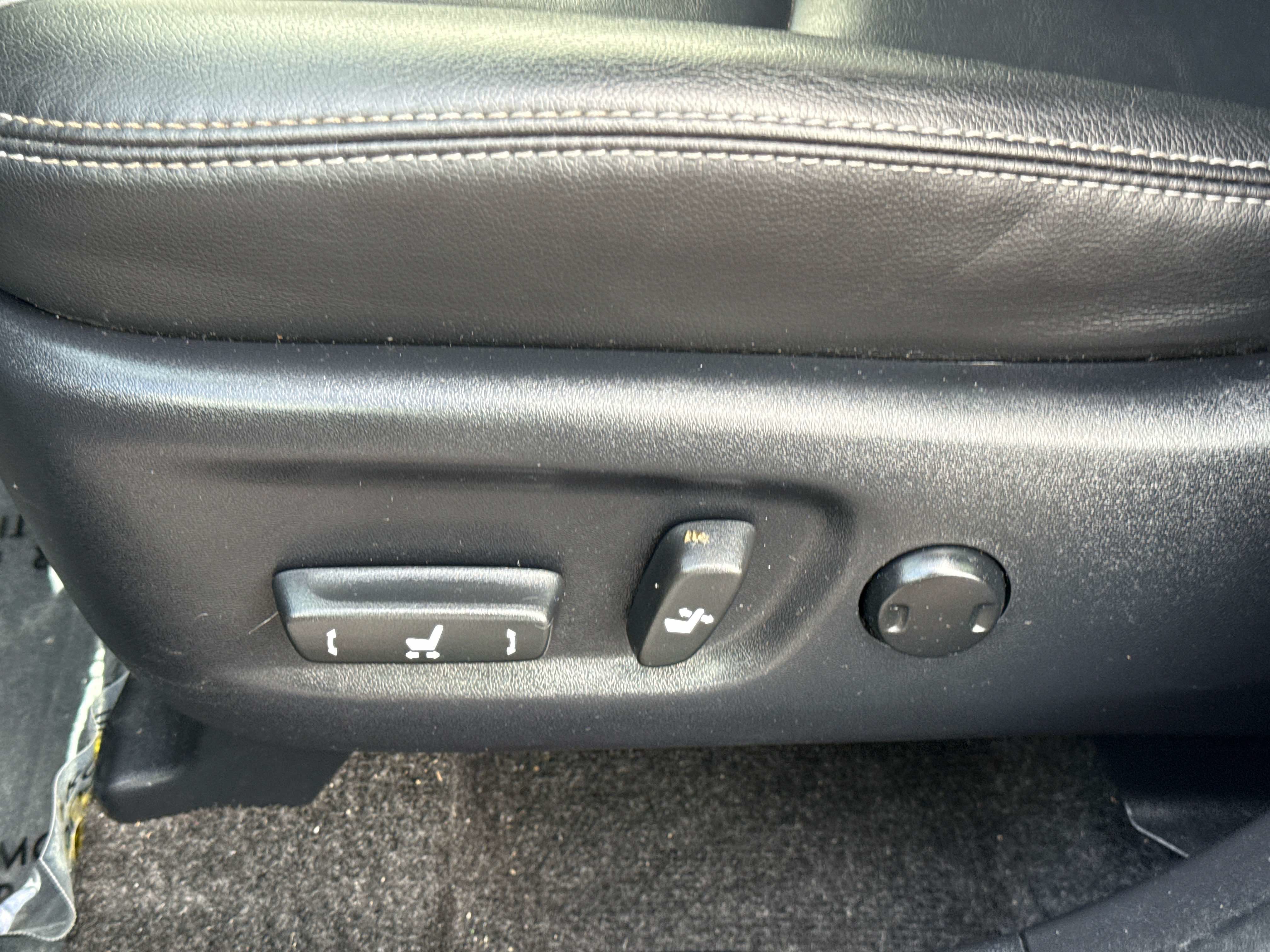 2016 Toyota Prius v Four