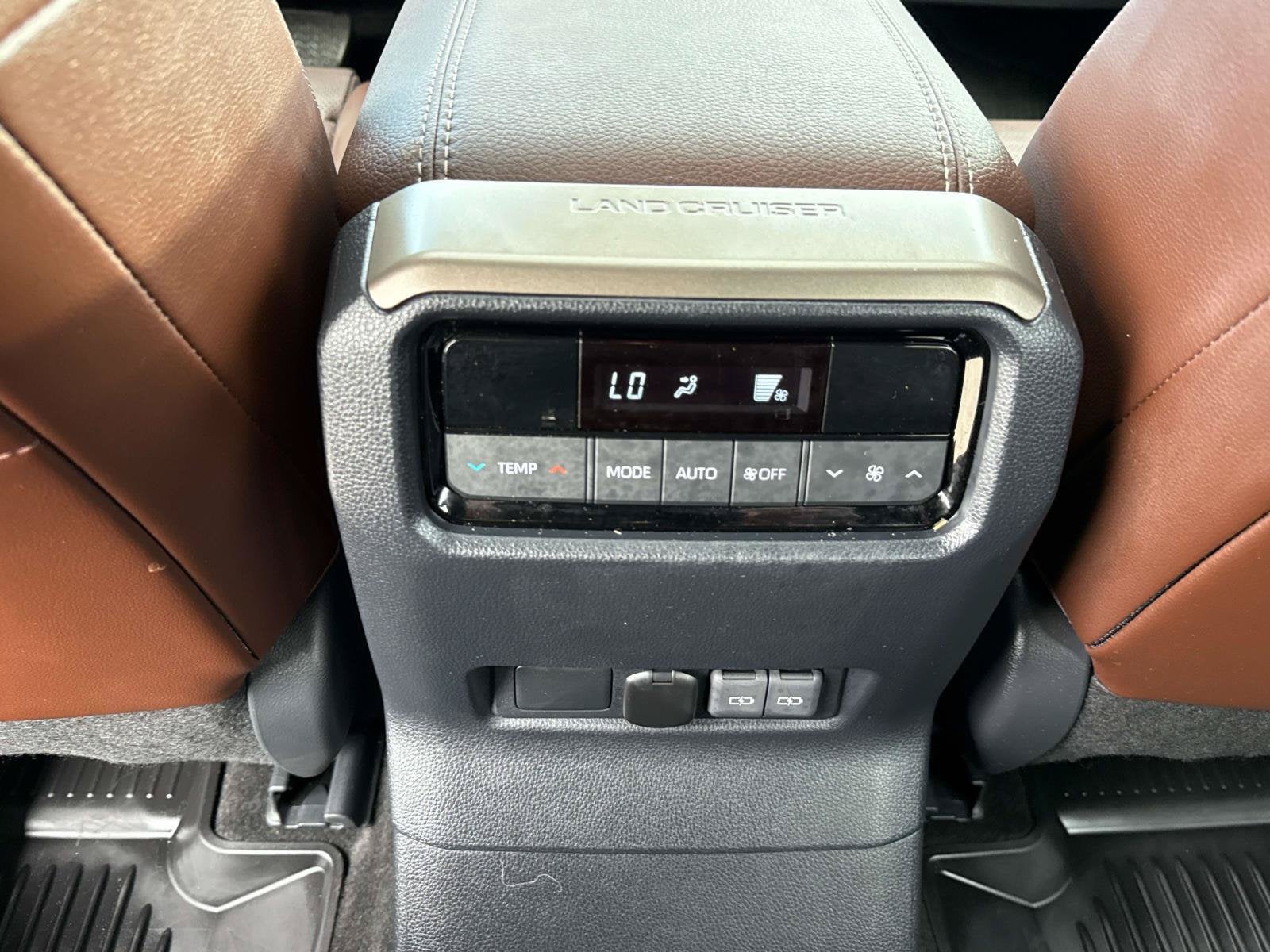 2025 Toyota Land Cruiser 4WD (Natl)