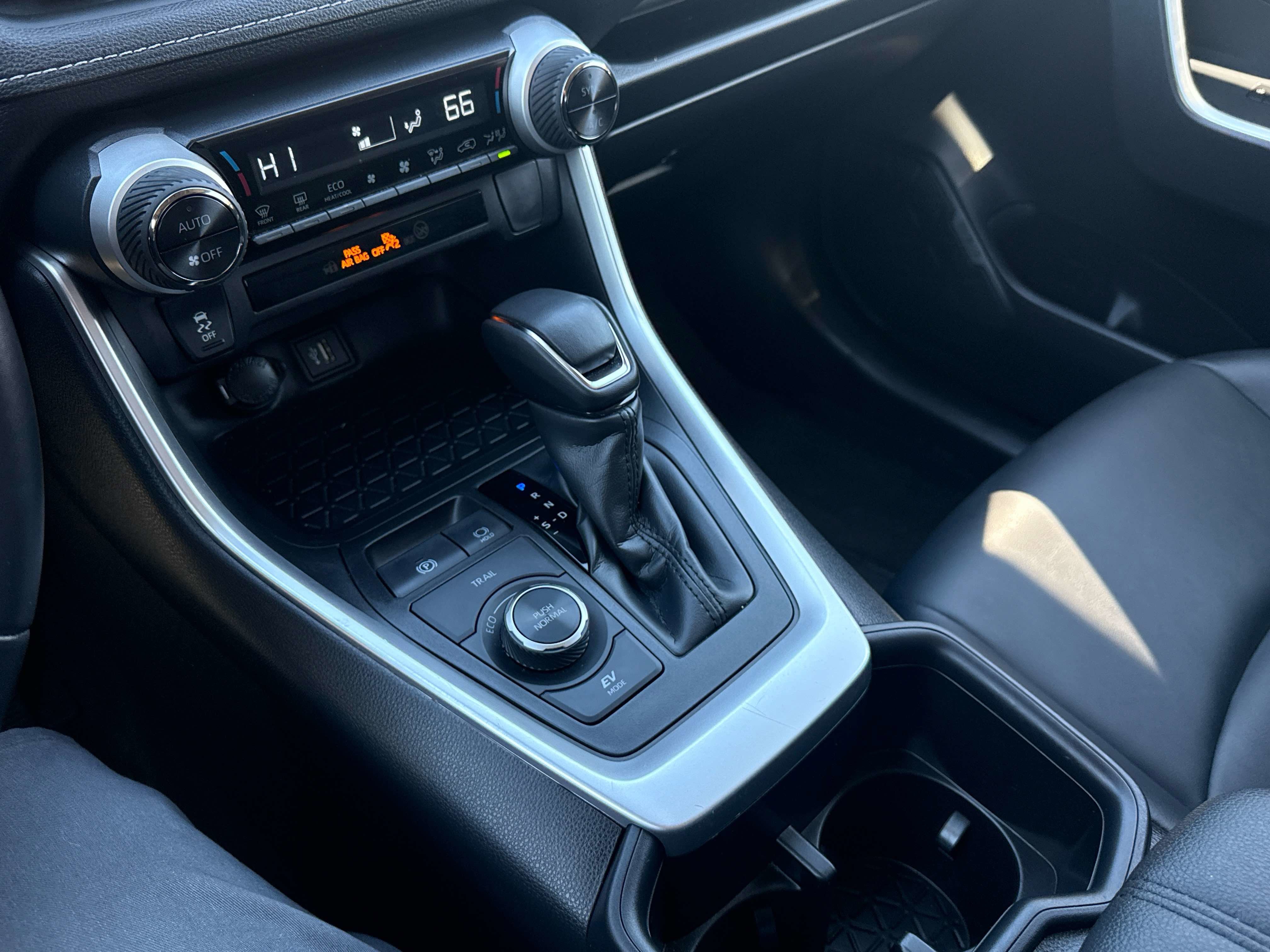 2025 Toyota RAV4 HYBRID Hybrid XLE Premium