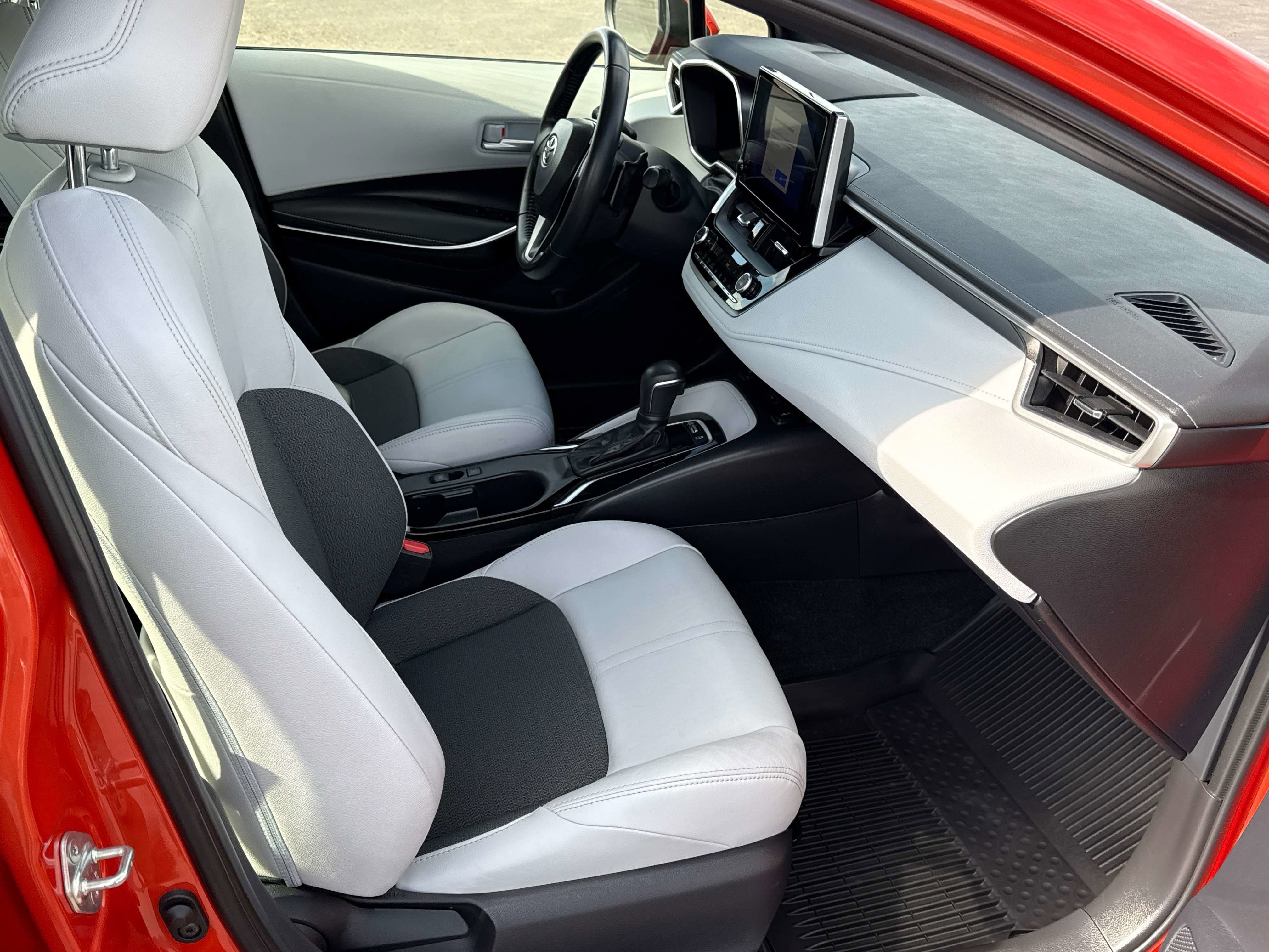 2025 Toyota COROLLA HATCHBACK XSE