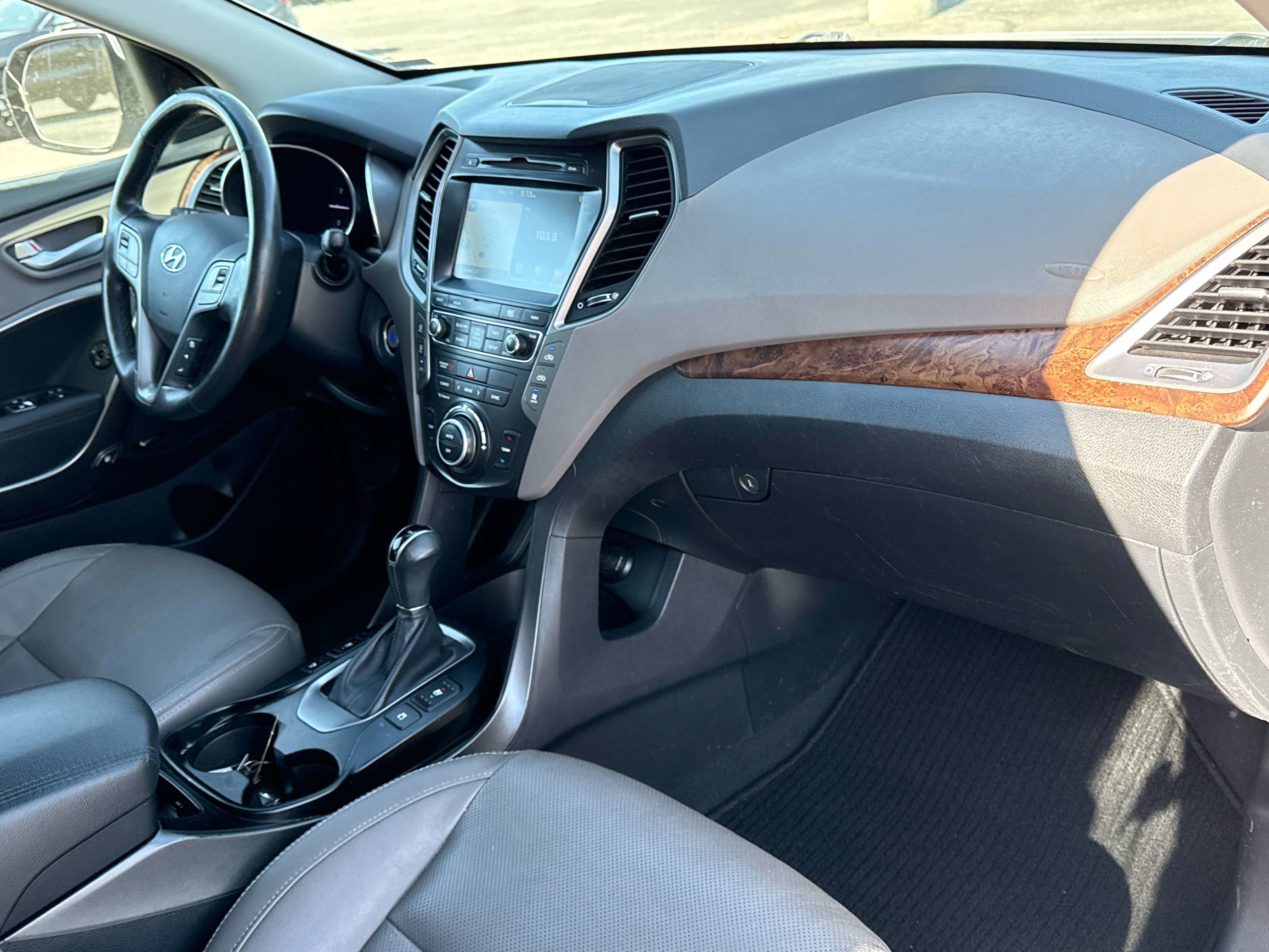 2017 Hyundai Santa Fe SE Ultimate