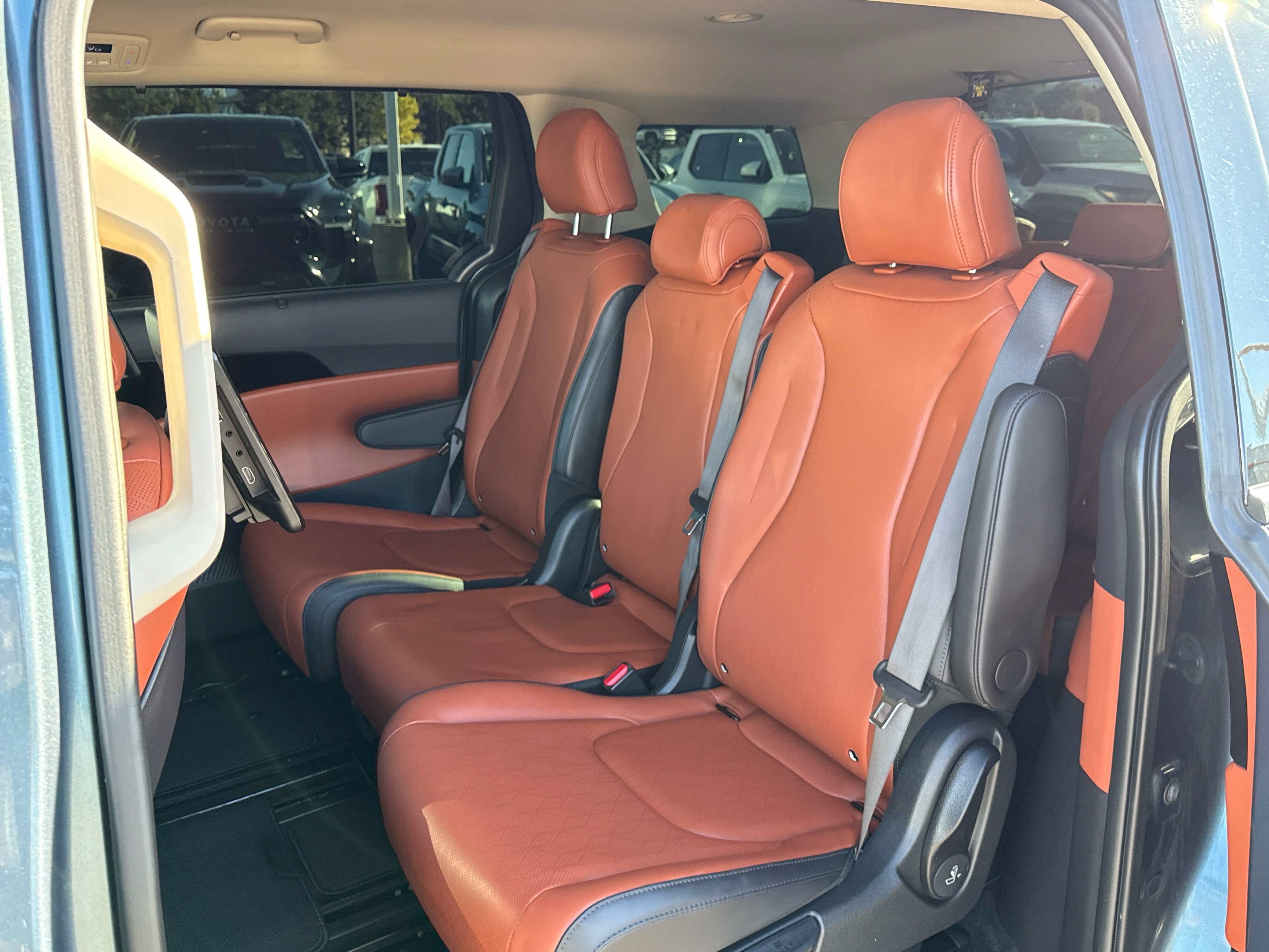 2024 Kia Carnival SX