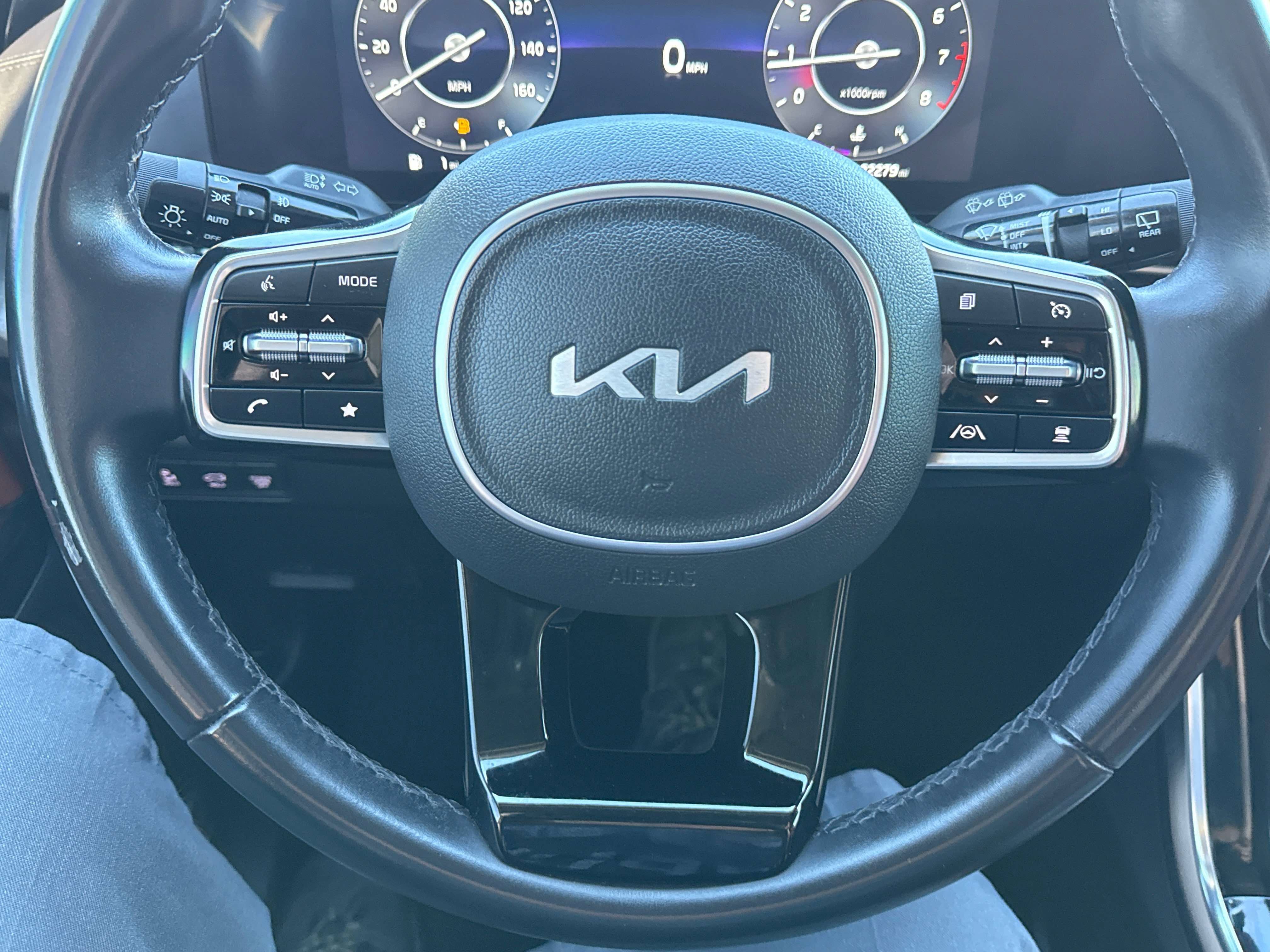 2024 Kia Carnival SX