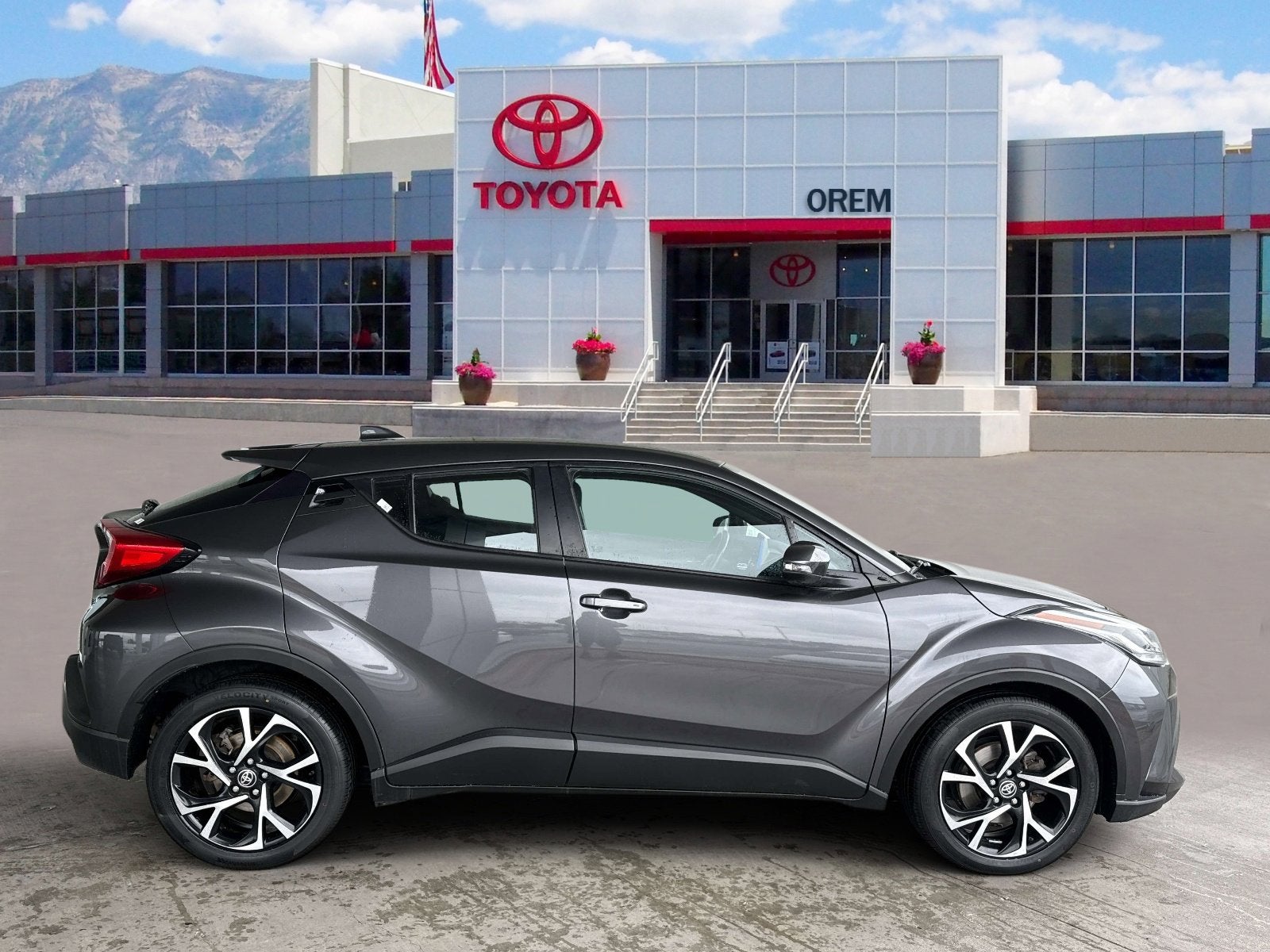 2022 Toyota C-HR XLE